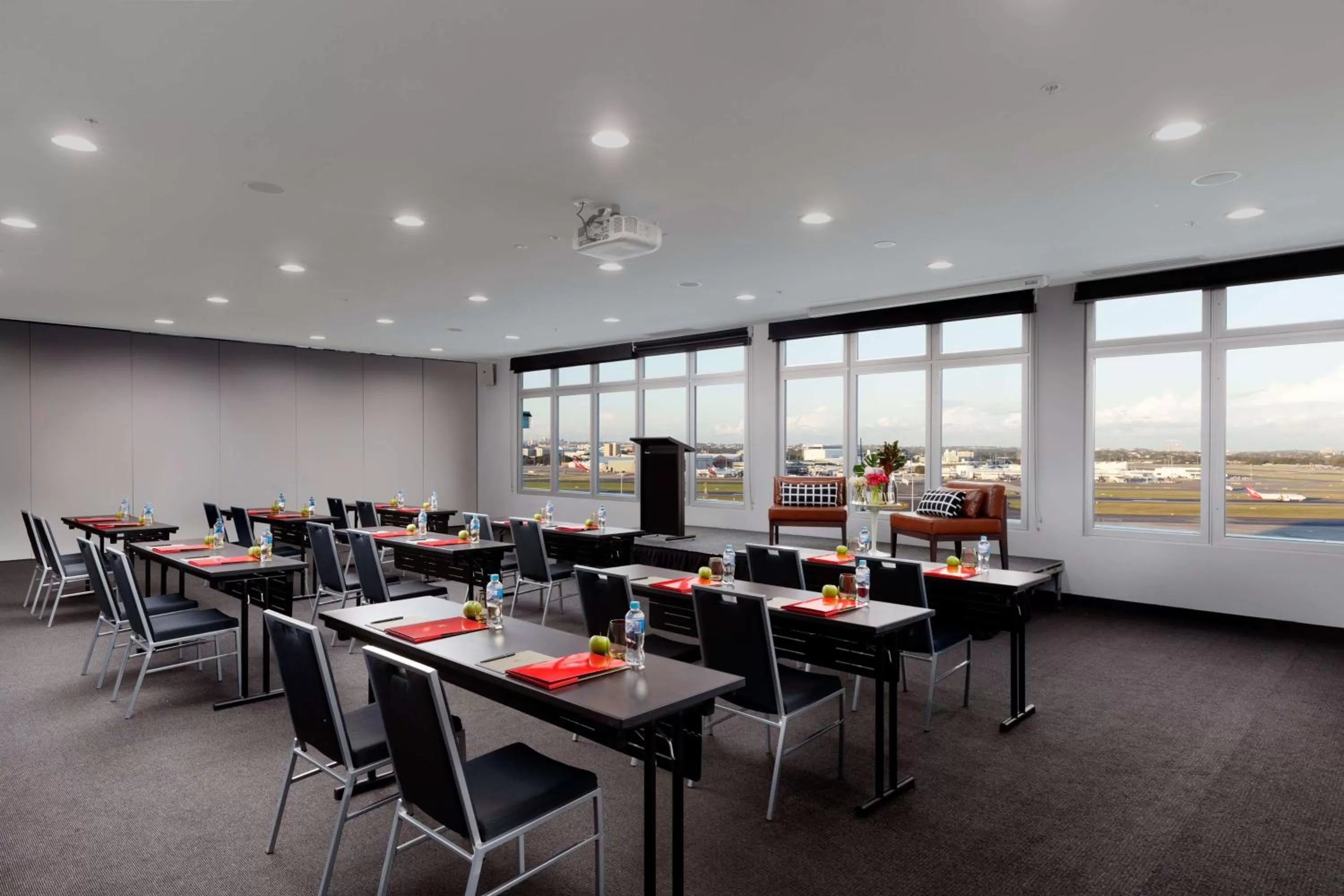 Meeting/conference room in Rydges Sydney Airport Hotel
