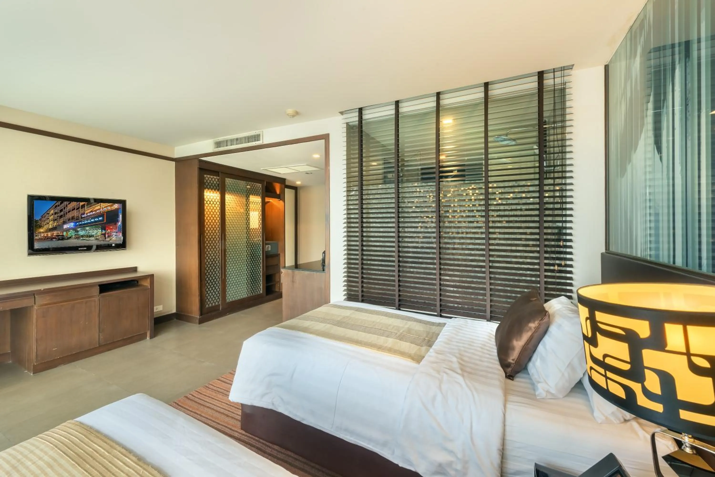 Bed in M2 de Bangkok Hotel