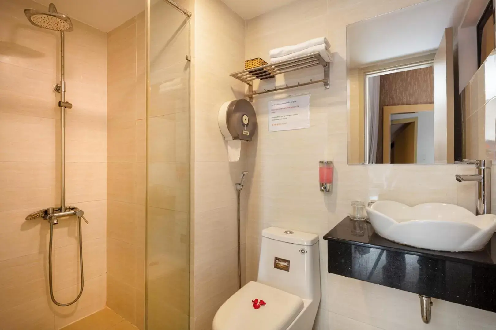 Family Room in Love Hotel Family Room in Love Hotel