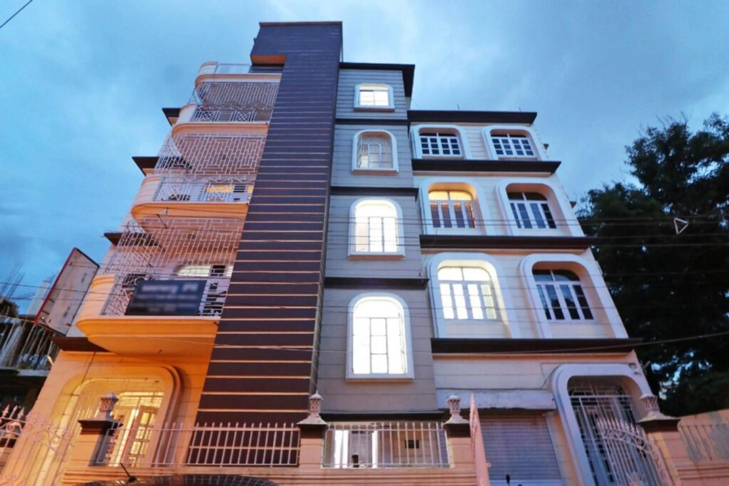 Property Building in Goroomgo Hotel Manurama Ruby Kolkata