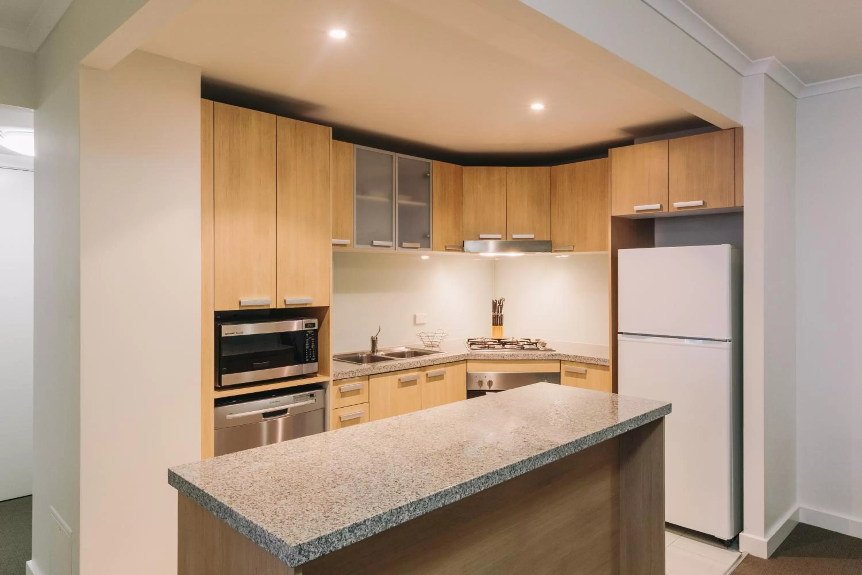 Kitchen or kitchenette in Newcastle Central Plaza Apartment Hotel Official