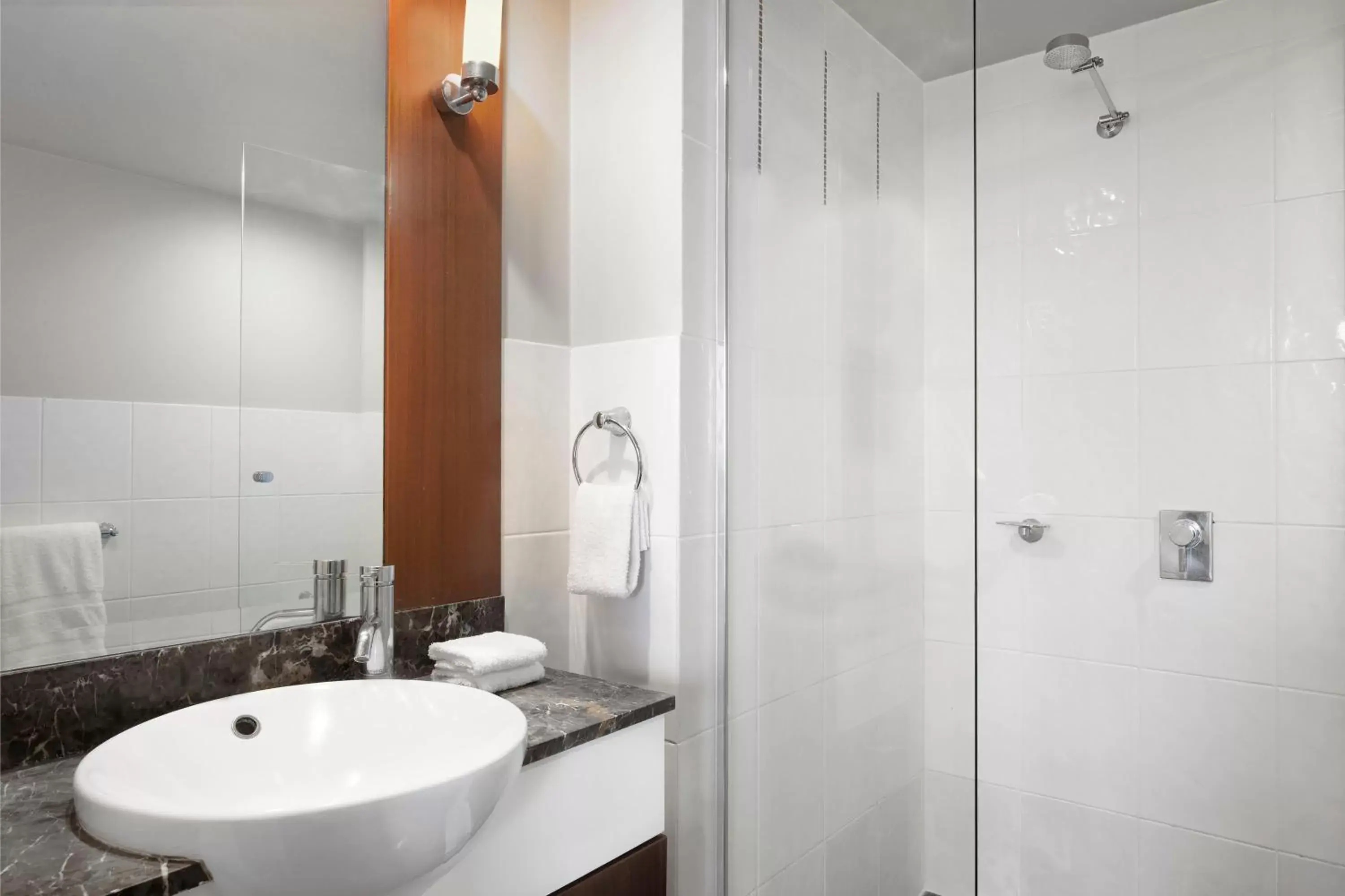 Three-Bedroom Two Bathroom Apartment Ocean in Mantra Towers of Chevron Three-Bedroom Two Bathroom Apartment Ocean in Mantra Towers of Chevron