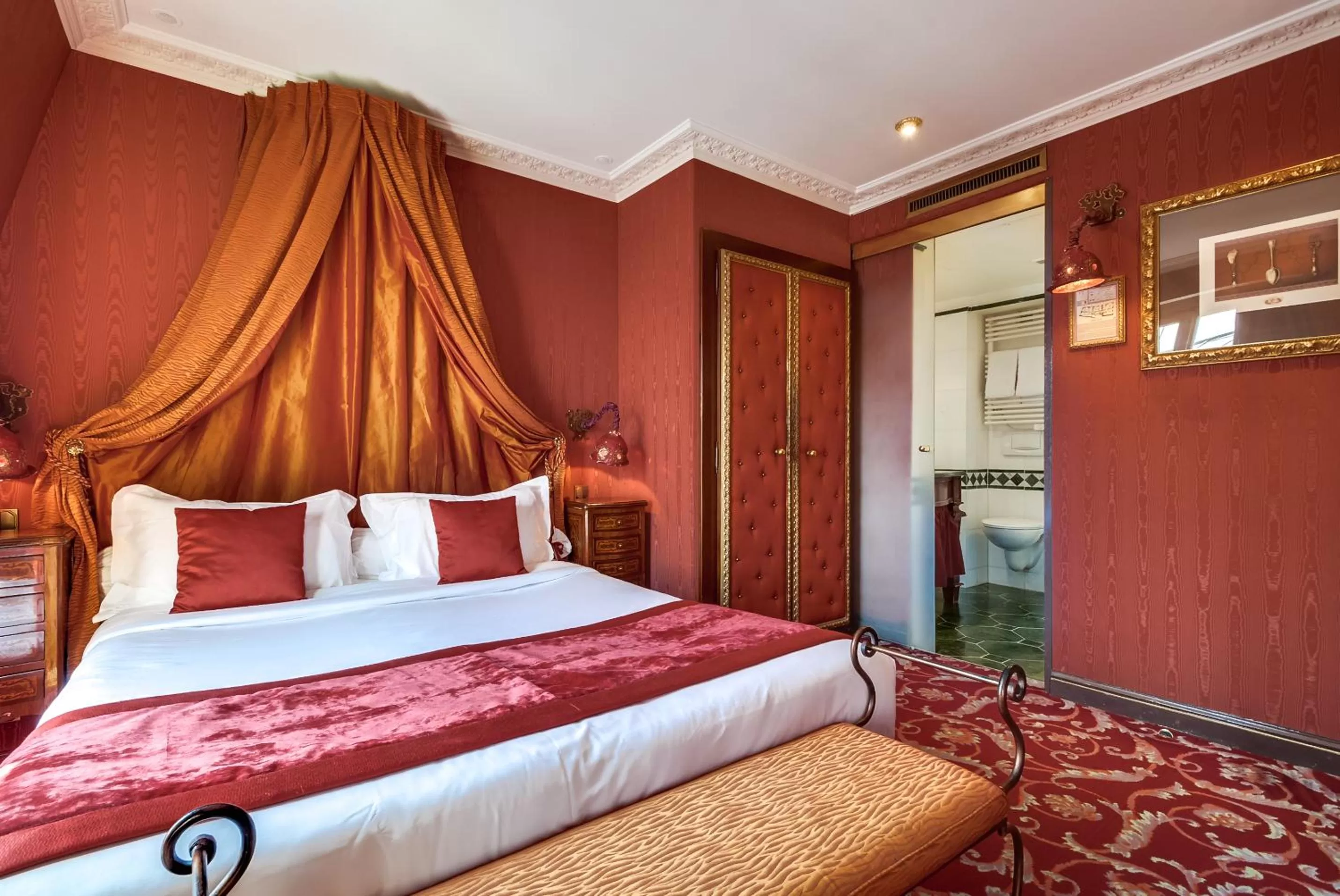 Bed in La Villa Royale