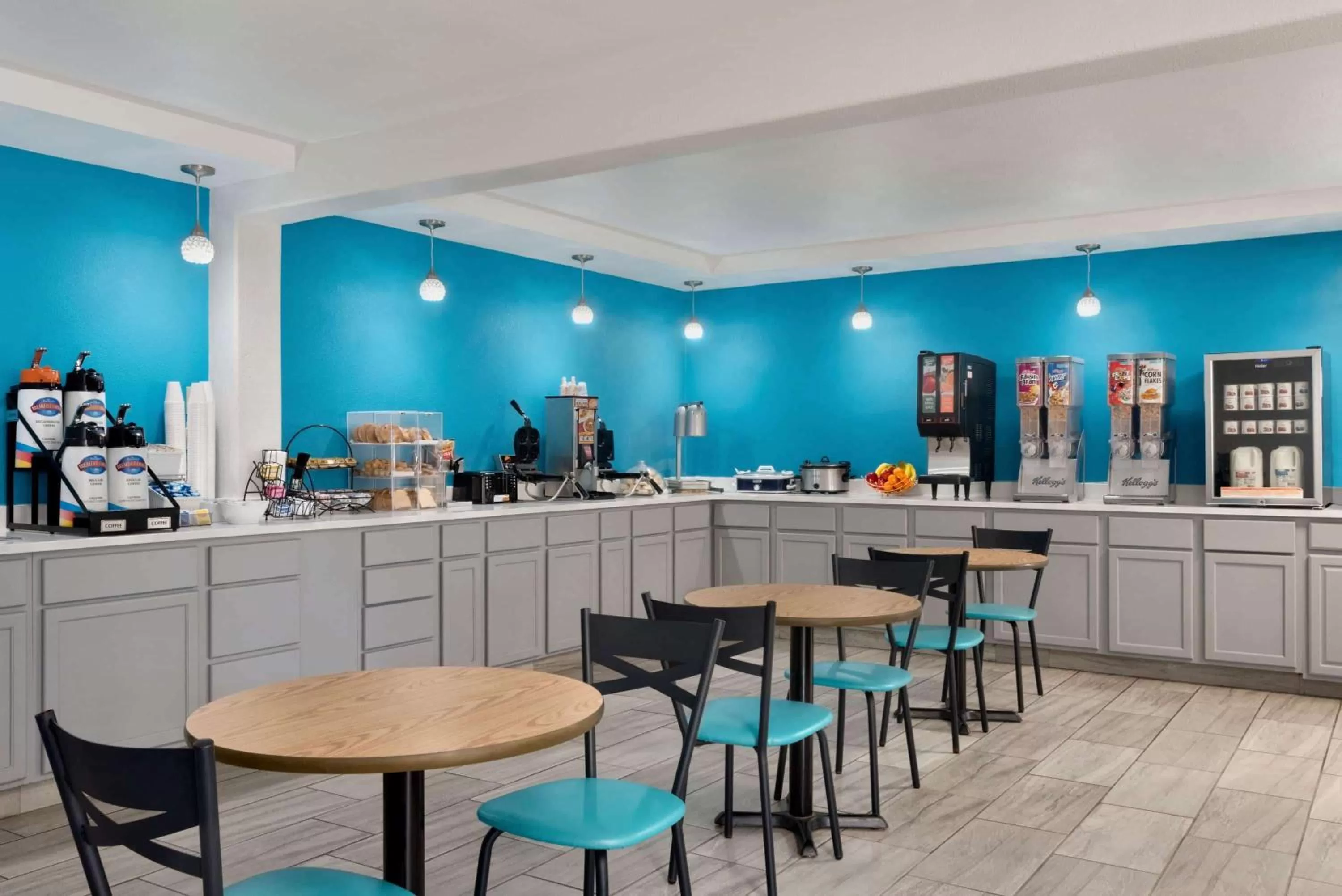 Restaurant/places to eat in Baymont by Wyndham Des Moines North