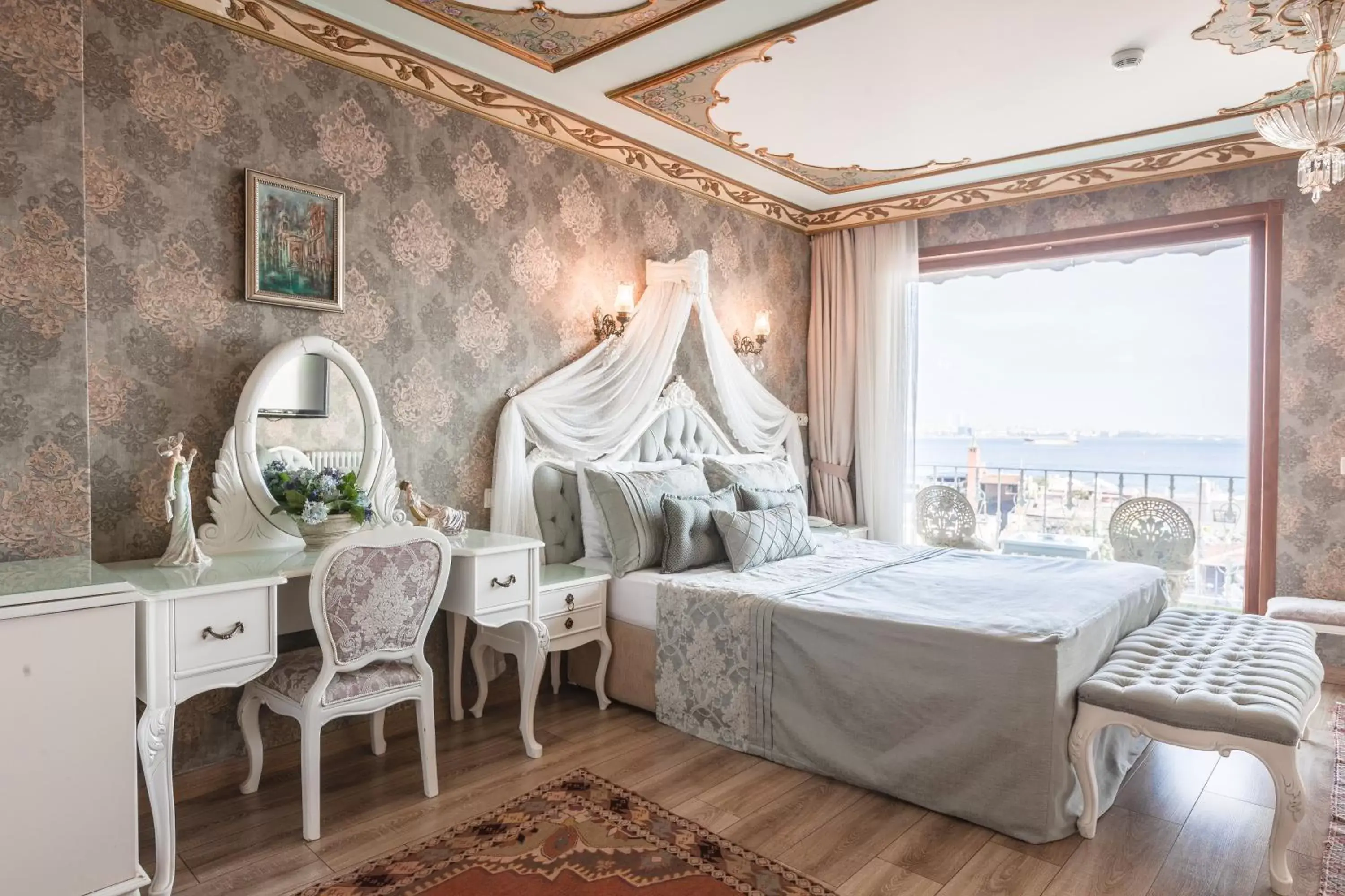 Dolmabahce Suite in Romantic Hotel Istanbul Dolmabahce Suite in Romantic Hotel Istanbul