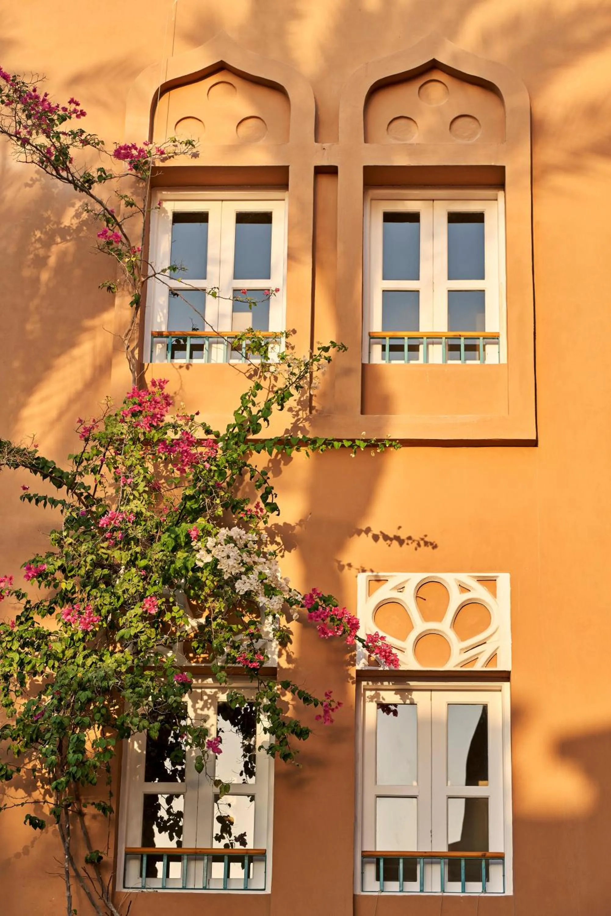 Property building in Captain's Inn Hotel