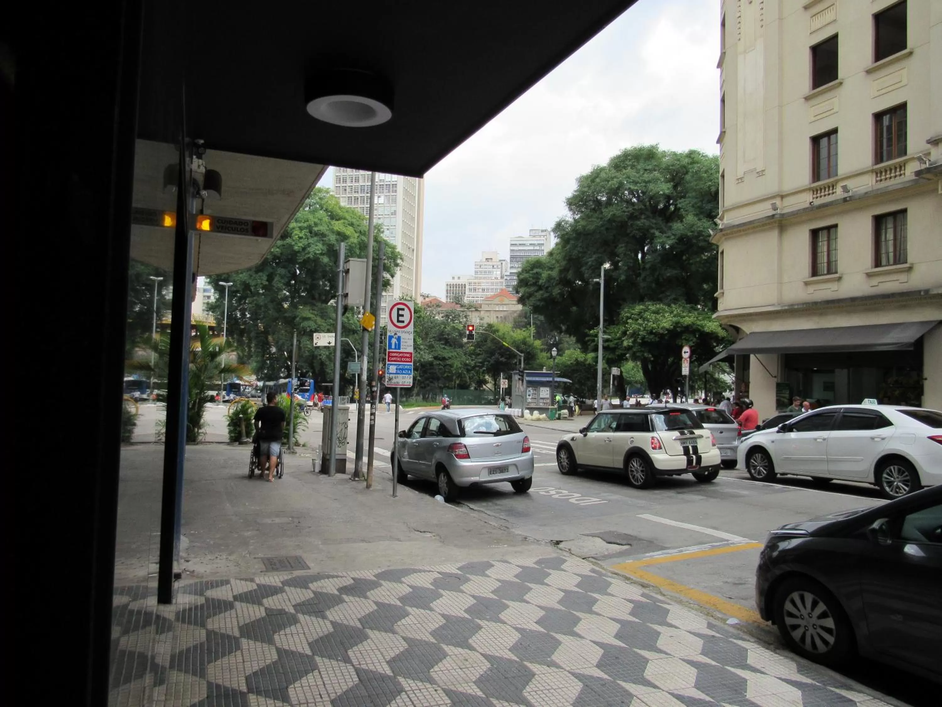 Hotel Urbis a 10 minutos Rua 25 de Março, Brás,Bom Retiro,a 2 minutos do Mirante Sampa Sky