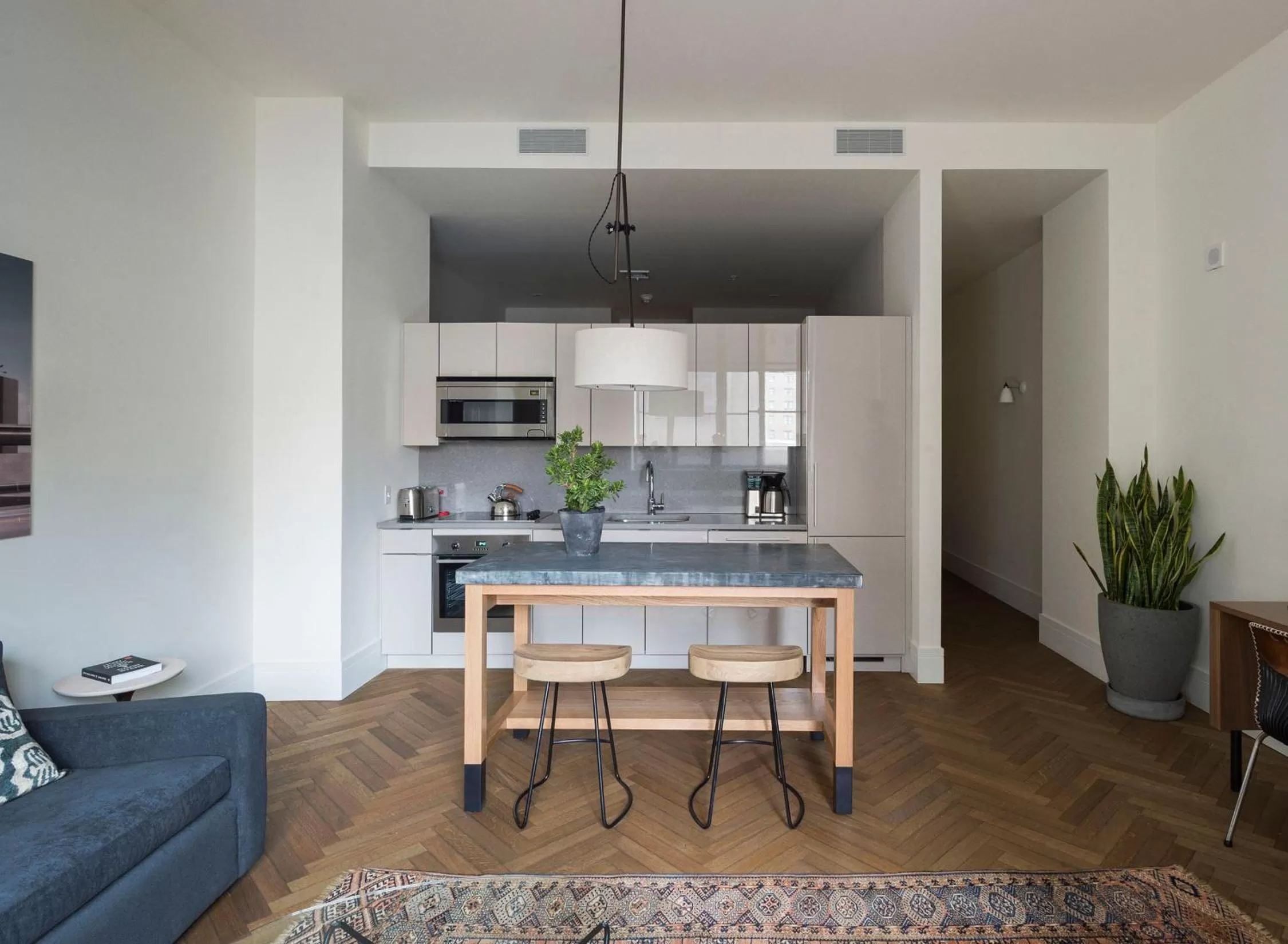 Kitchen or kitchenette in ROOST Midtown