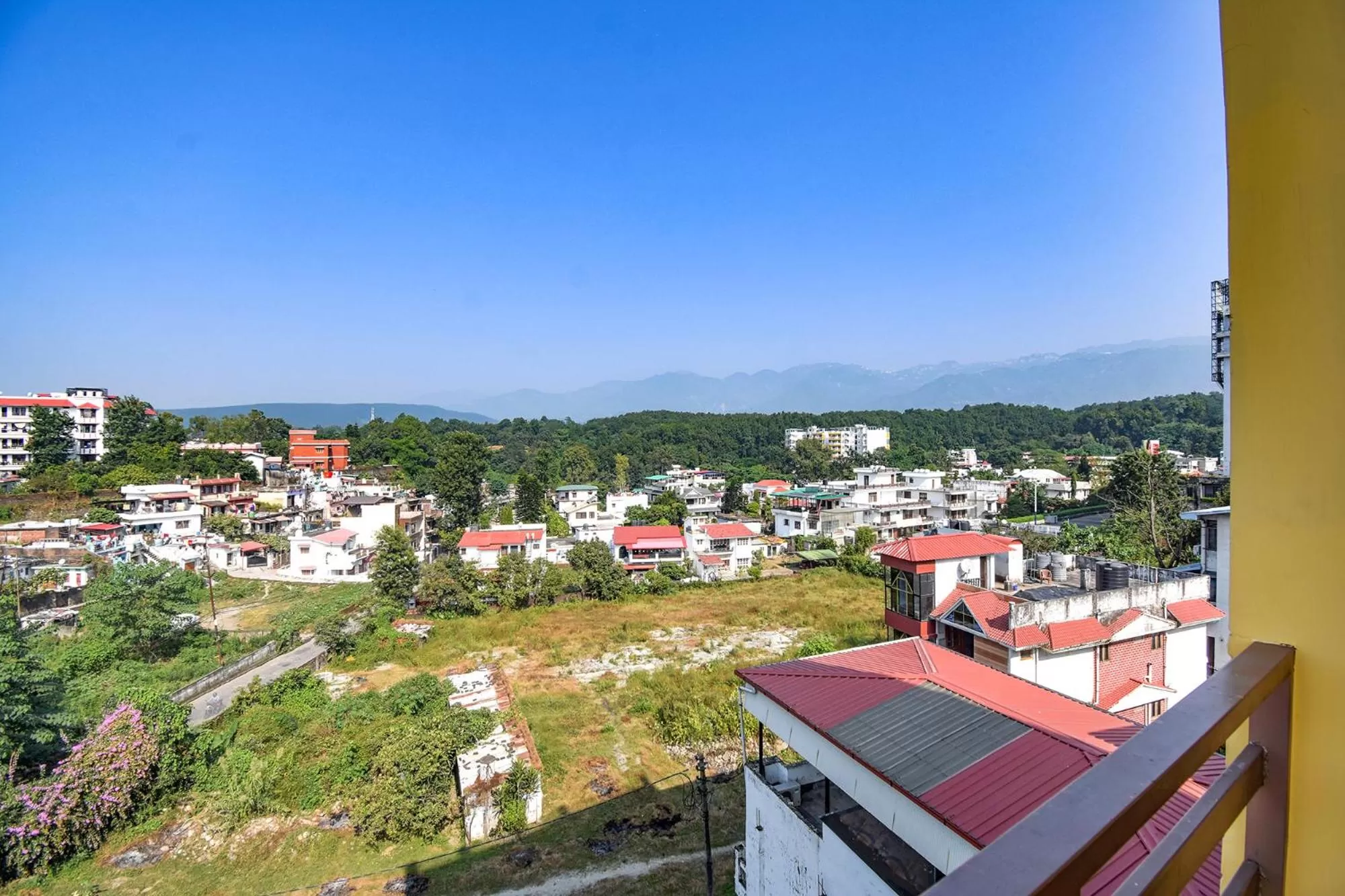 City view in FabExpress Bzoie Heritage