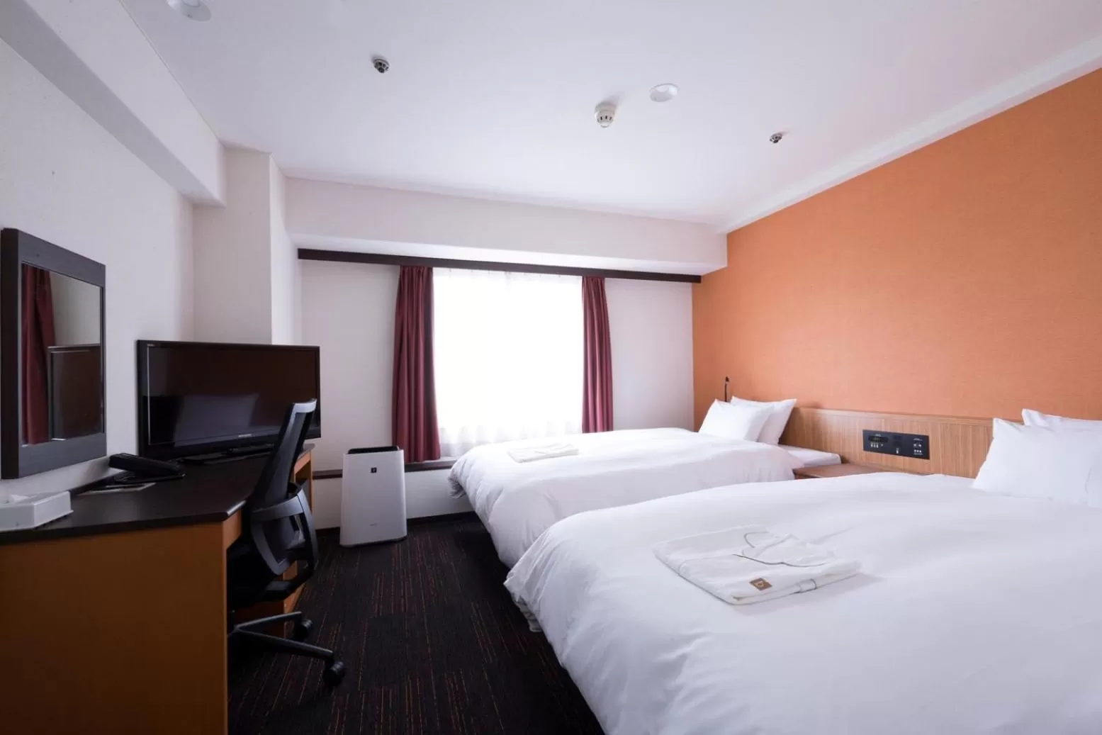 Photo of the whole room, Bed in the b nagoya