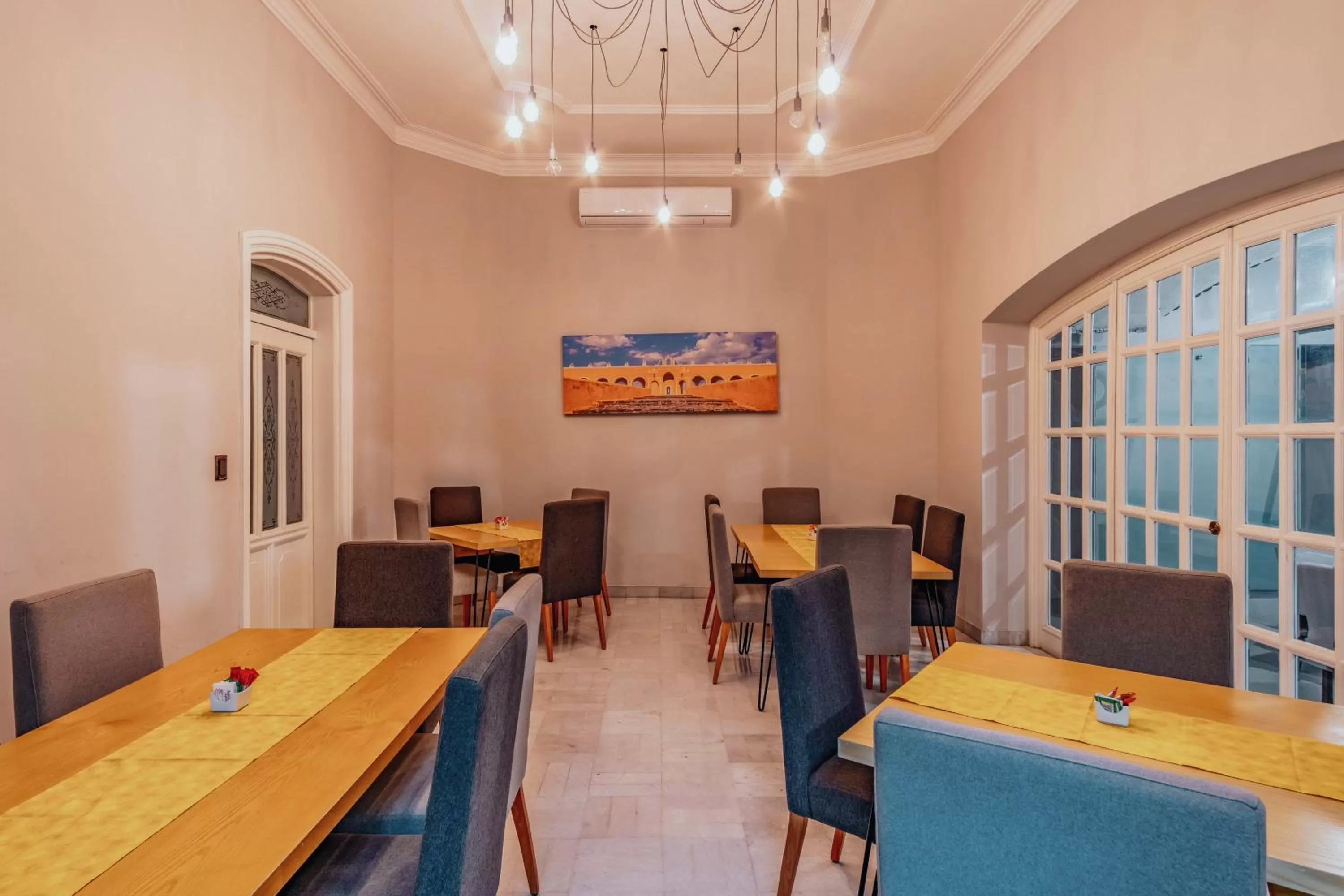 Restaurant/places to eat in Chanpaal Hotel Boutique - Only Adults