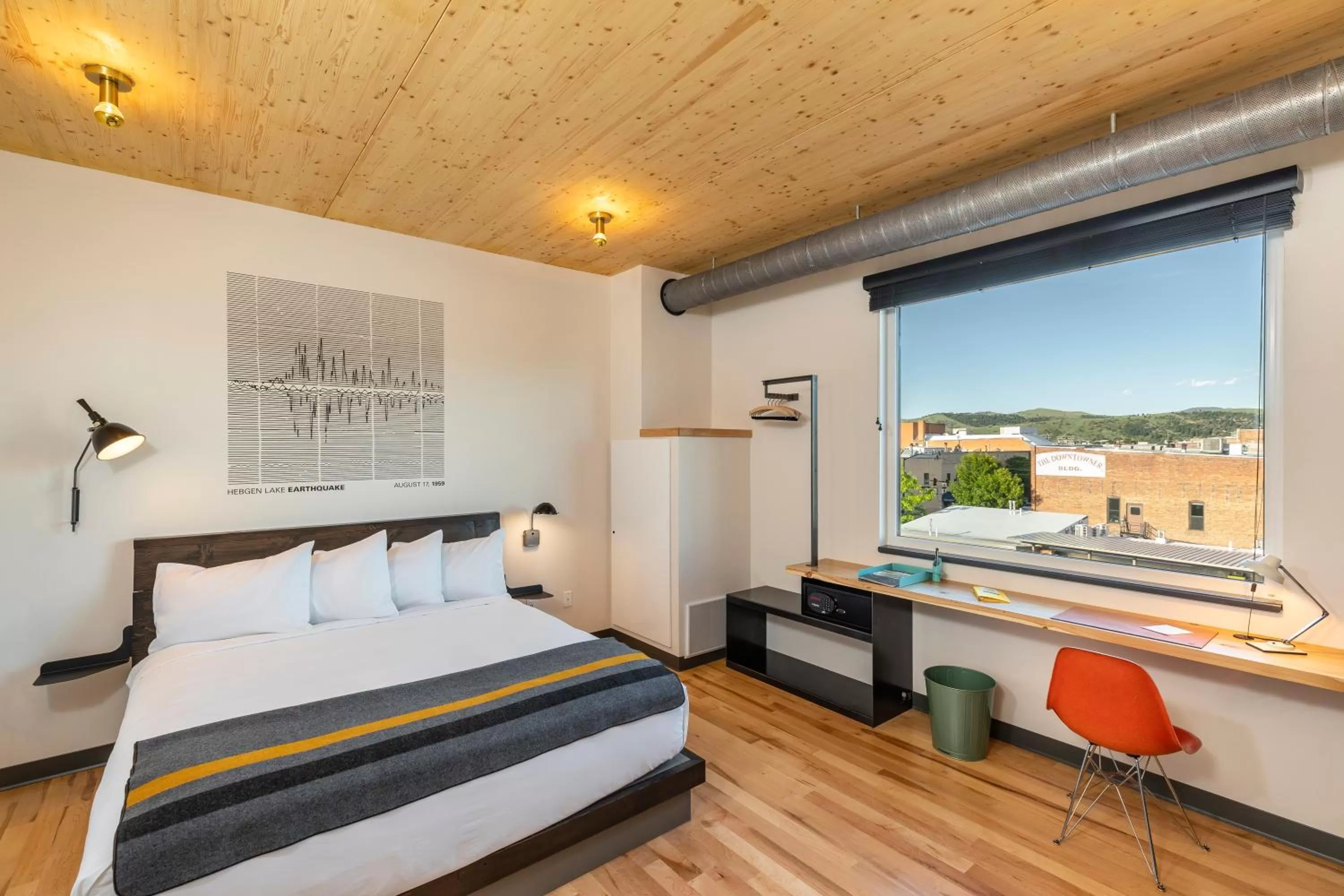 Deluxe King Room in The LARK