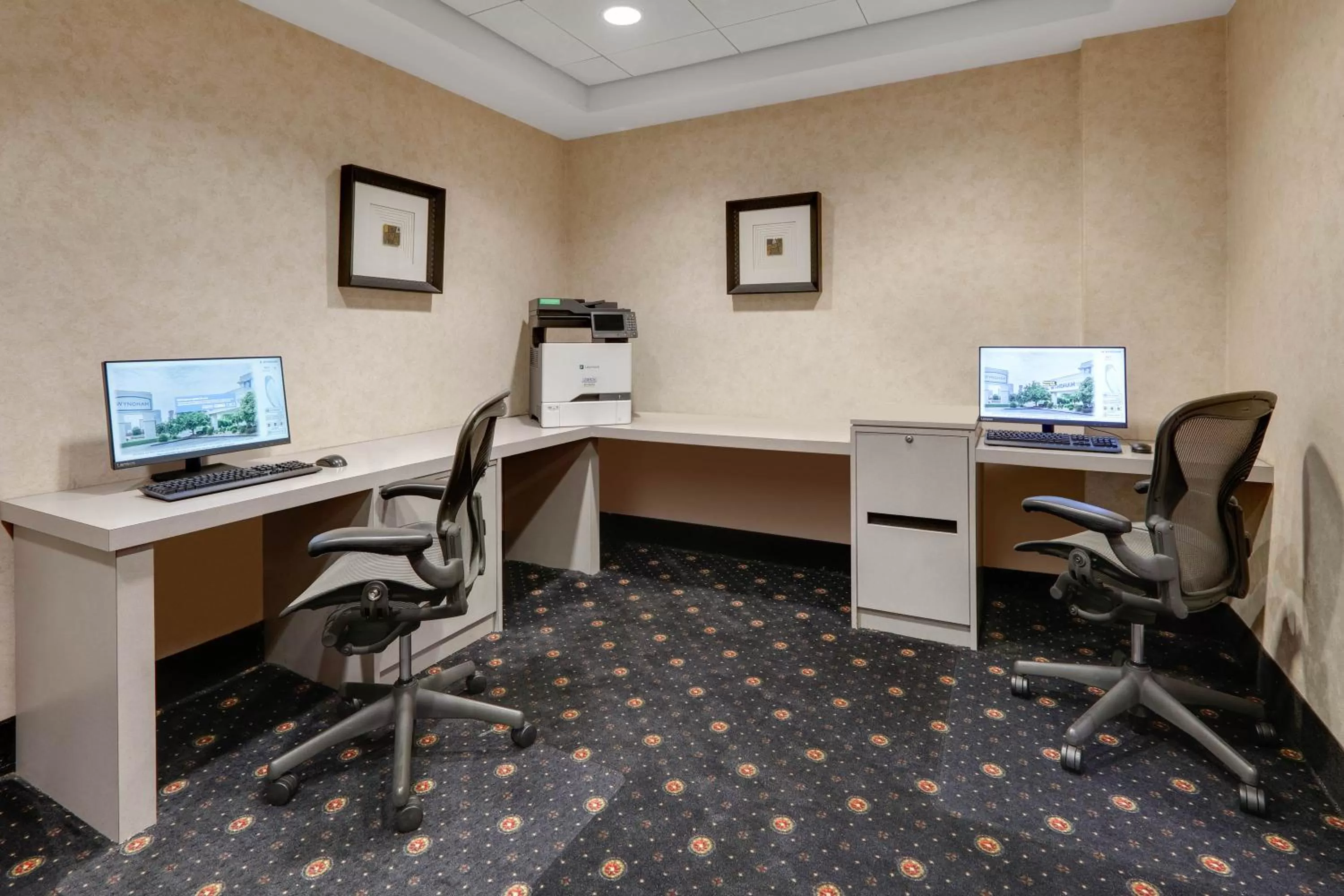 Business facilities in Wyndham Riverfront Hotel