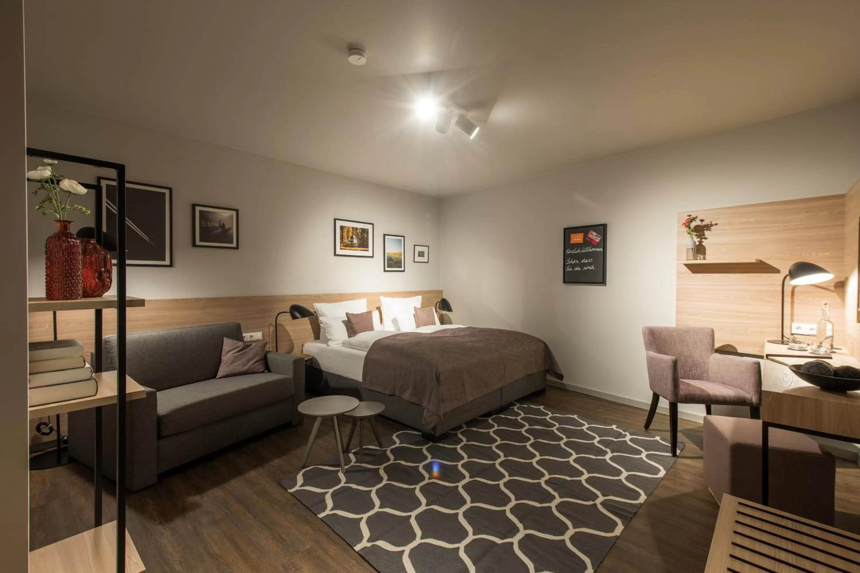 Photo of the whole room, Bed in stattHotel Weimar