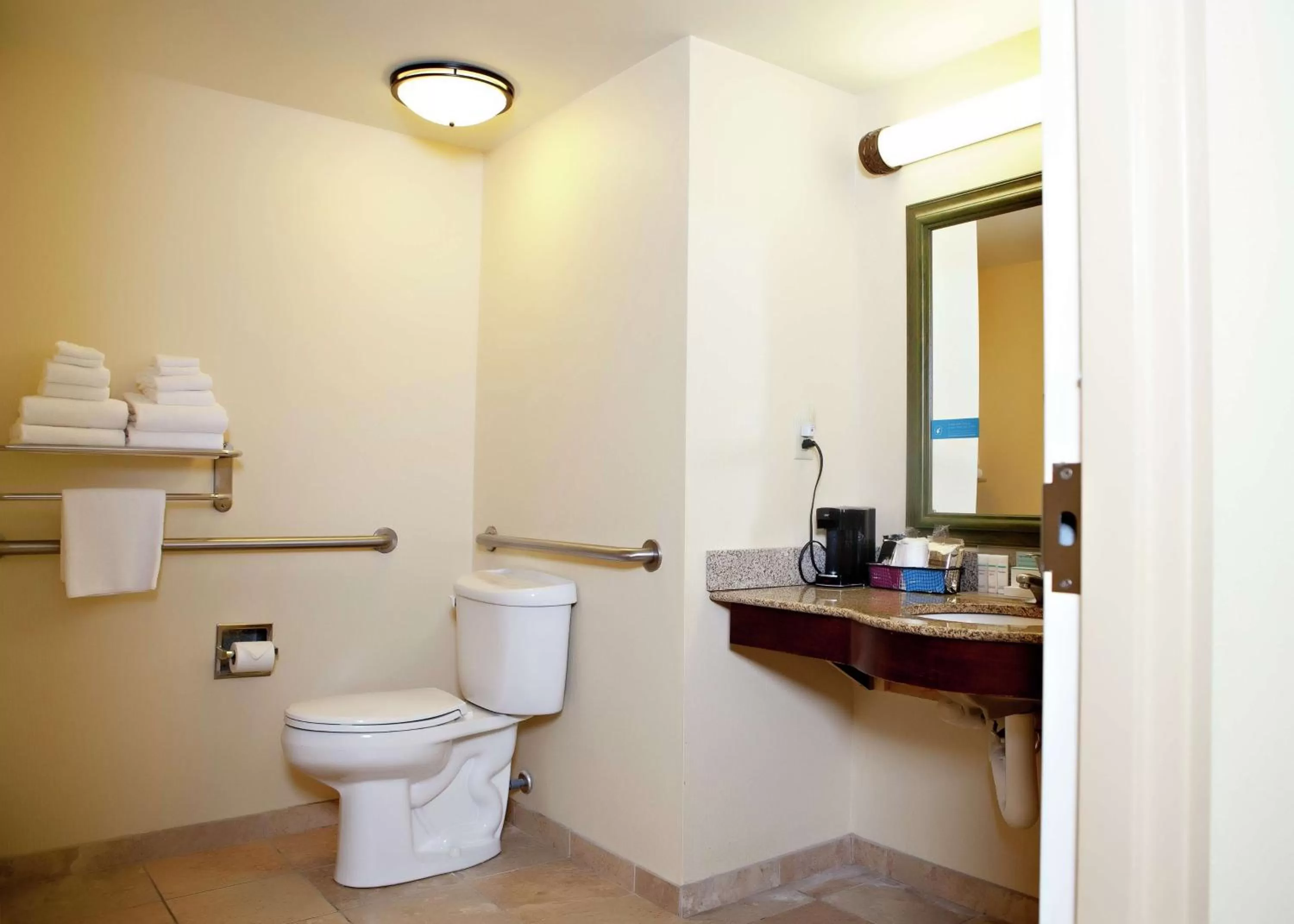 Bathroom in Hampton Inn Martin