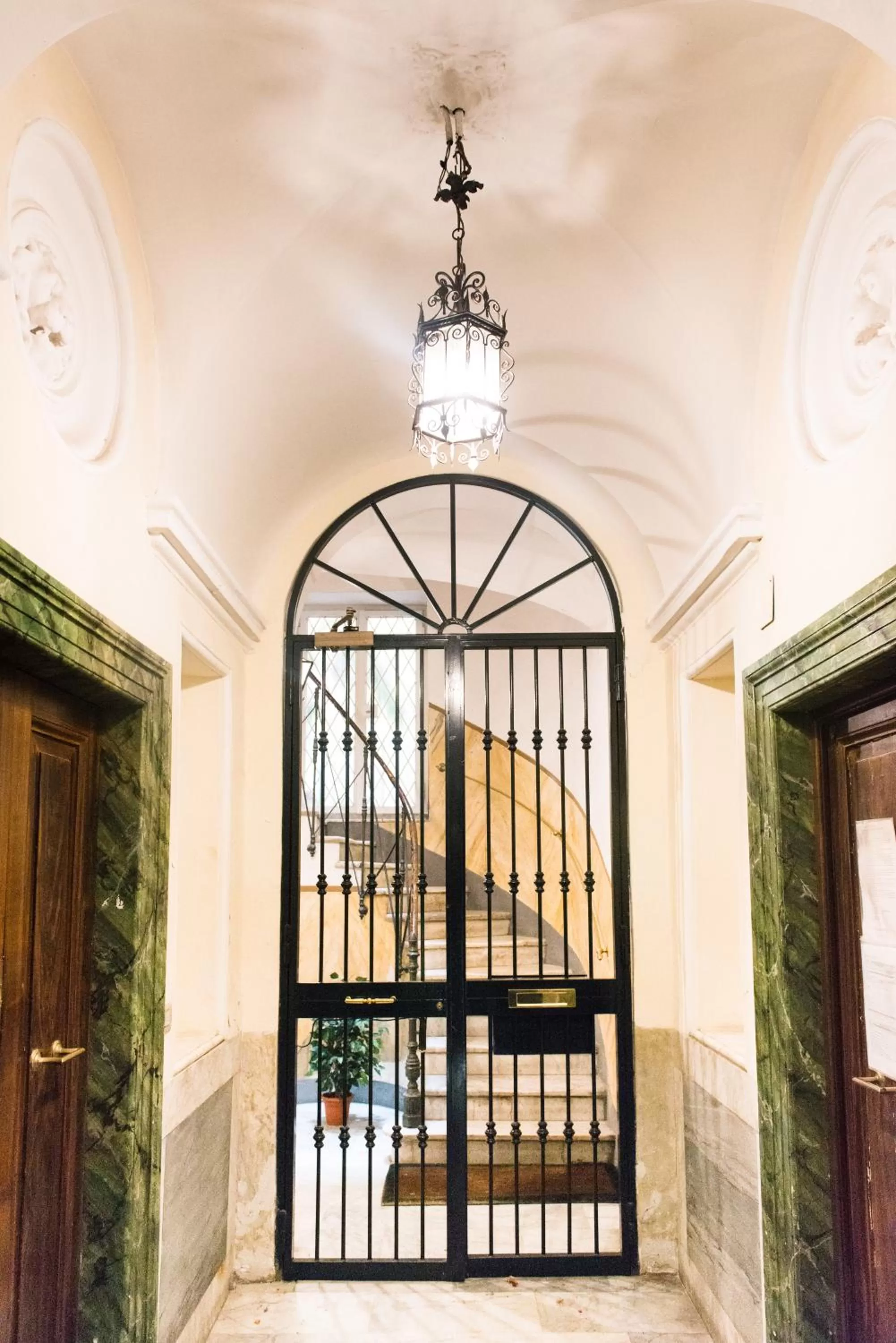 Facade/entrance in Domus Popolo