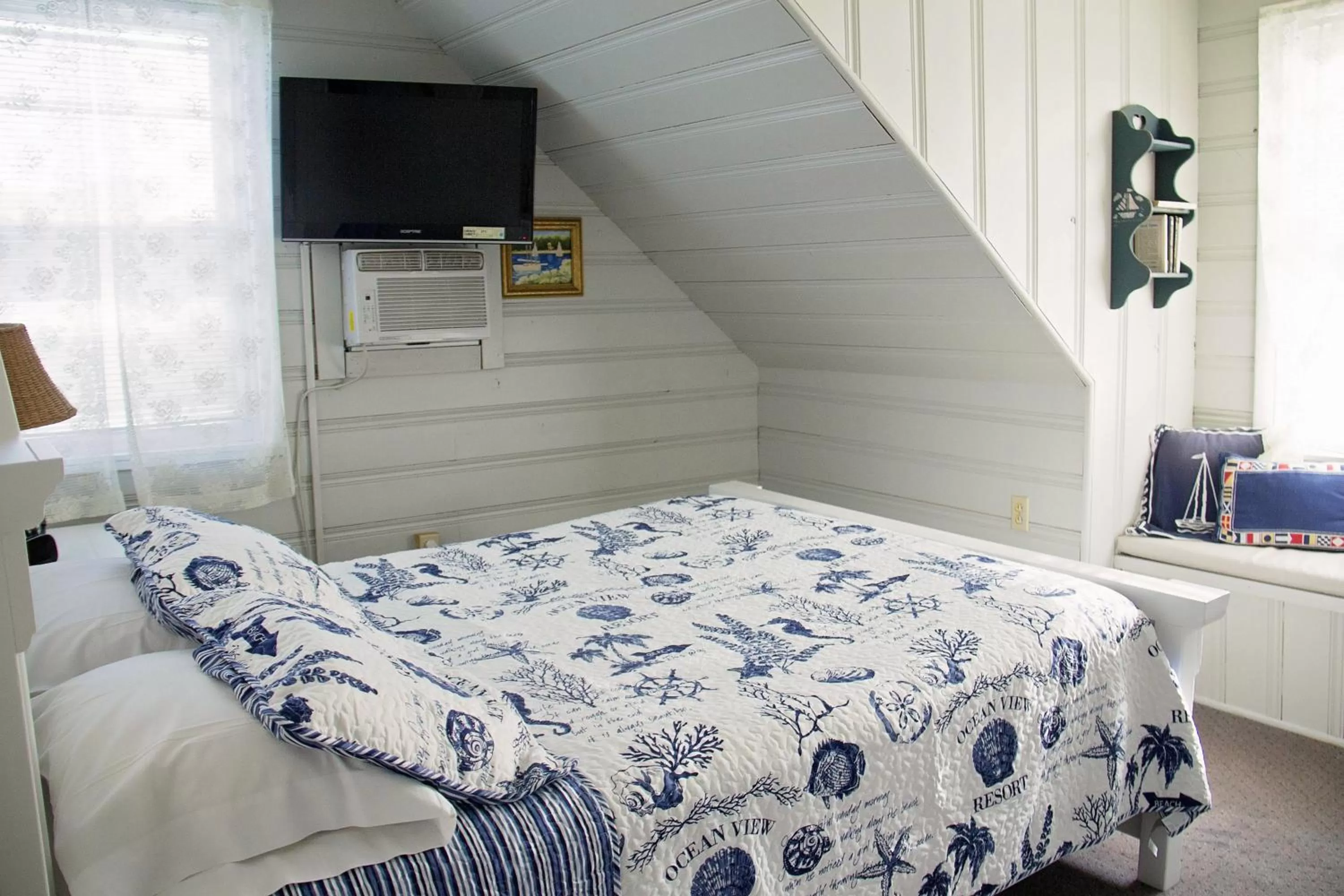 Bedroom, Bed in Atlantic House Bed & Breakfast