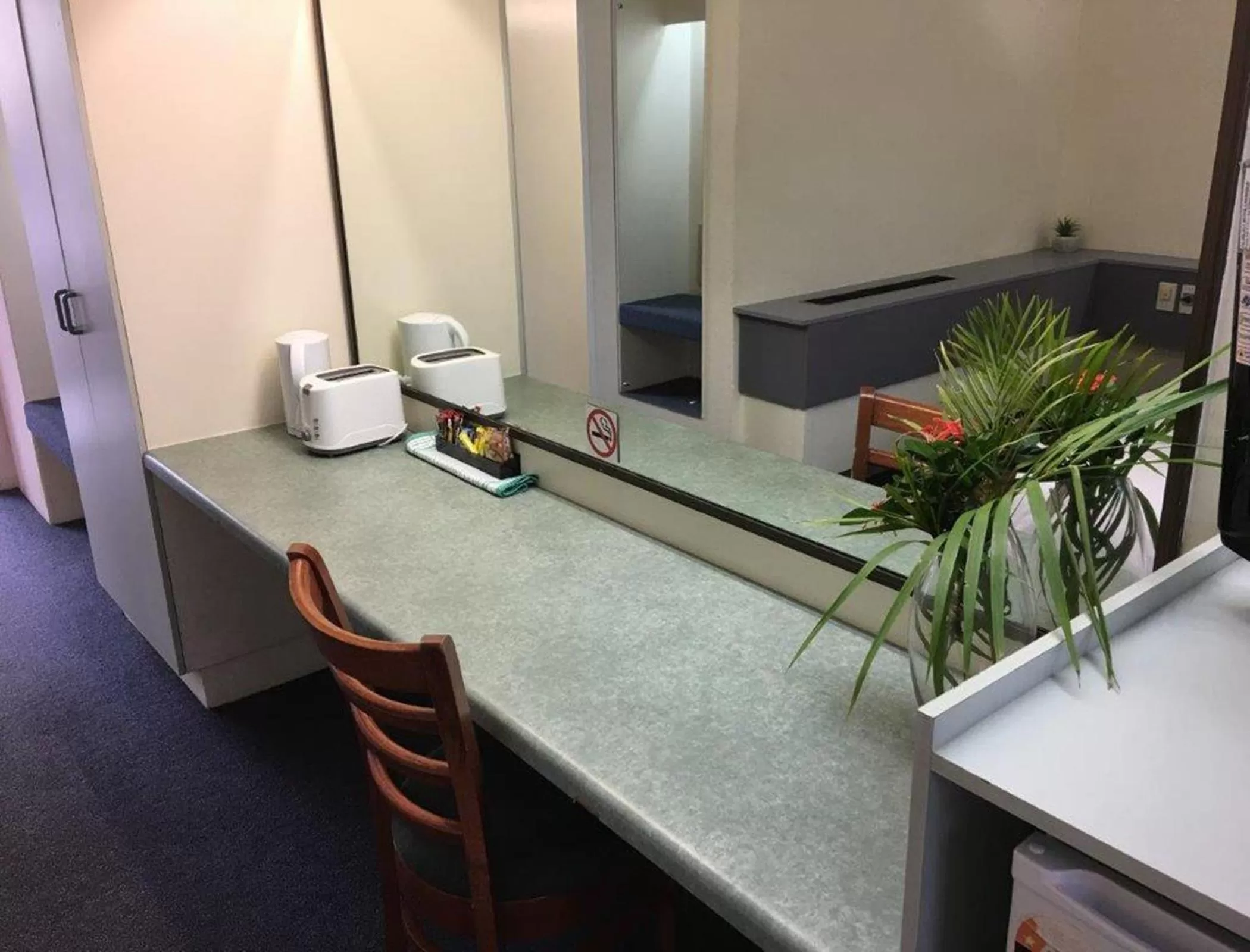 Coffee/tea facilities in Emerald Central Hotel Official