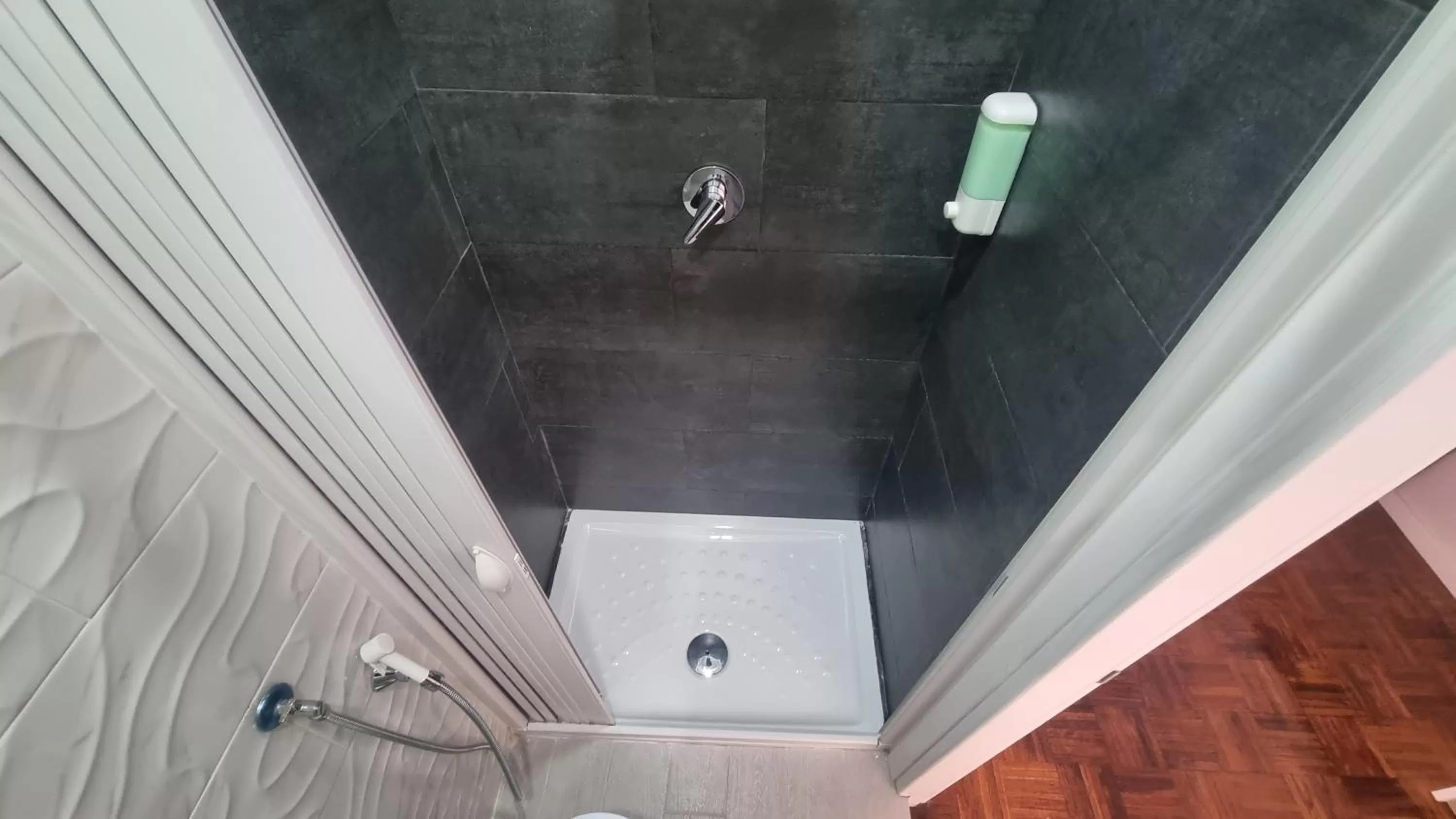 Shower, Bathroom in Archivio Storico Napoli Centro