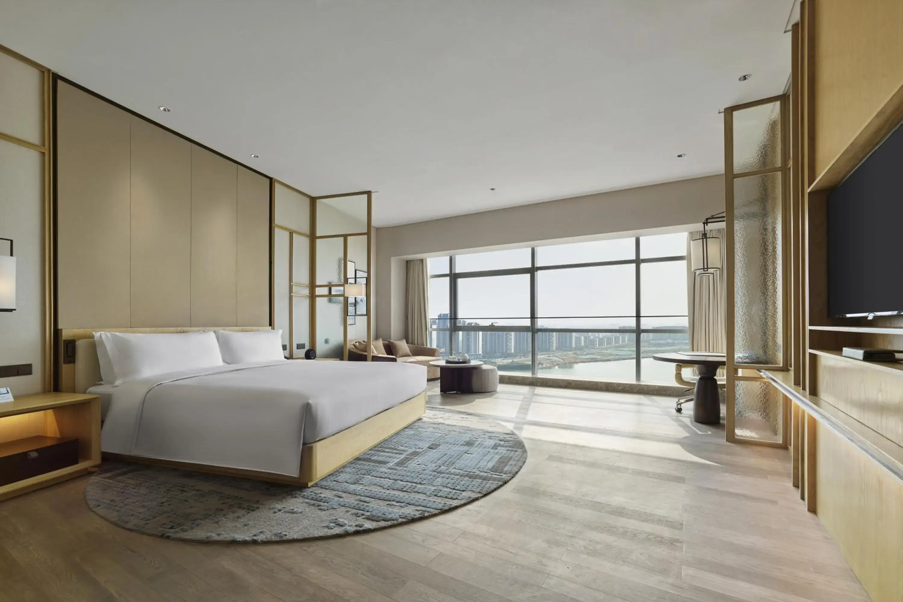 Premium King Room with Lake View in Hilton Suzhou Yinshan Lake Premium King Room with Lake View in Hilton Suzhou Yinshan Lake