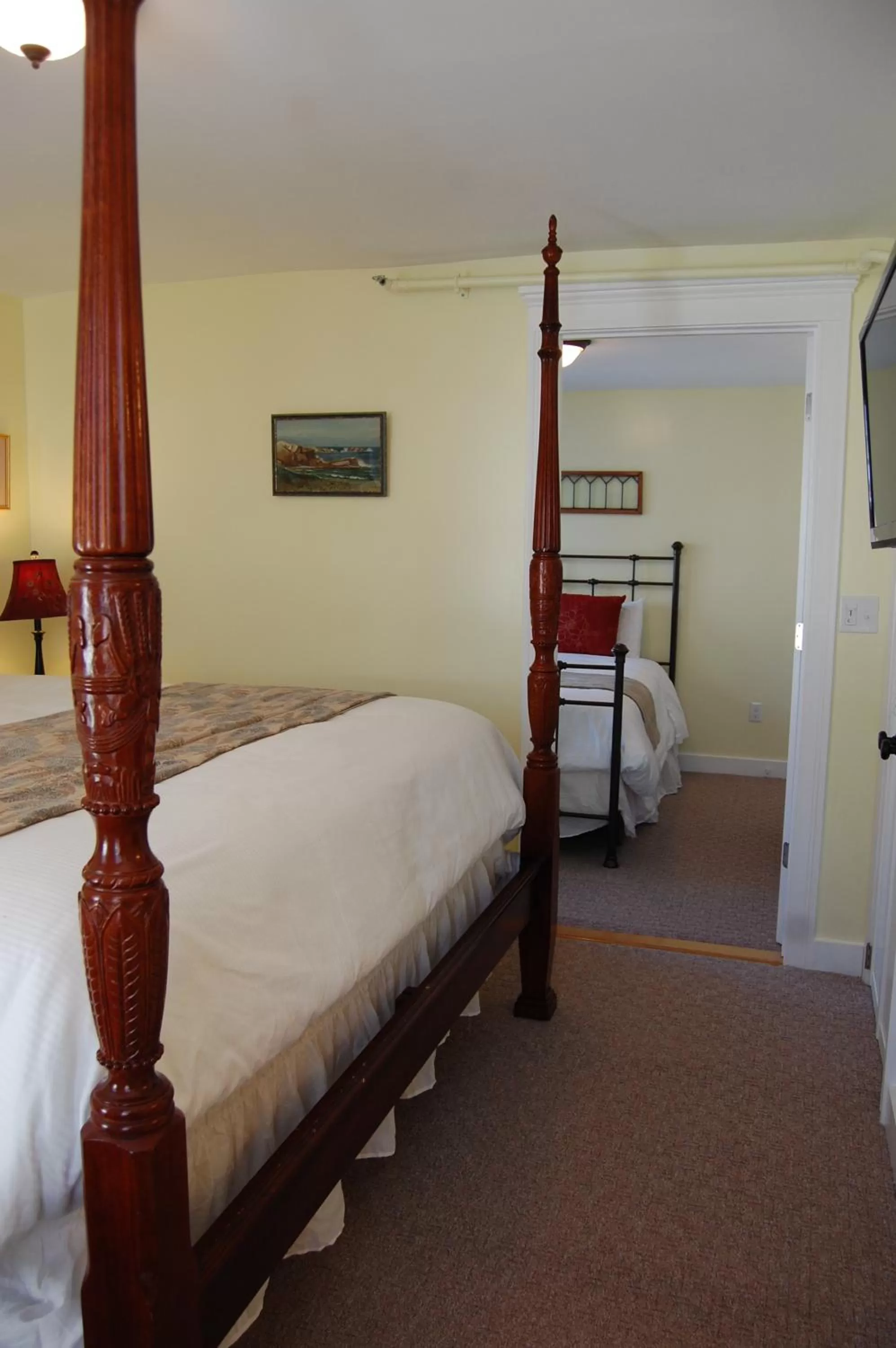 Bed in Cranmore Inn
