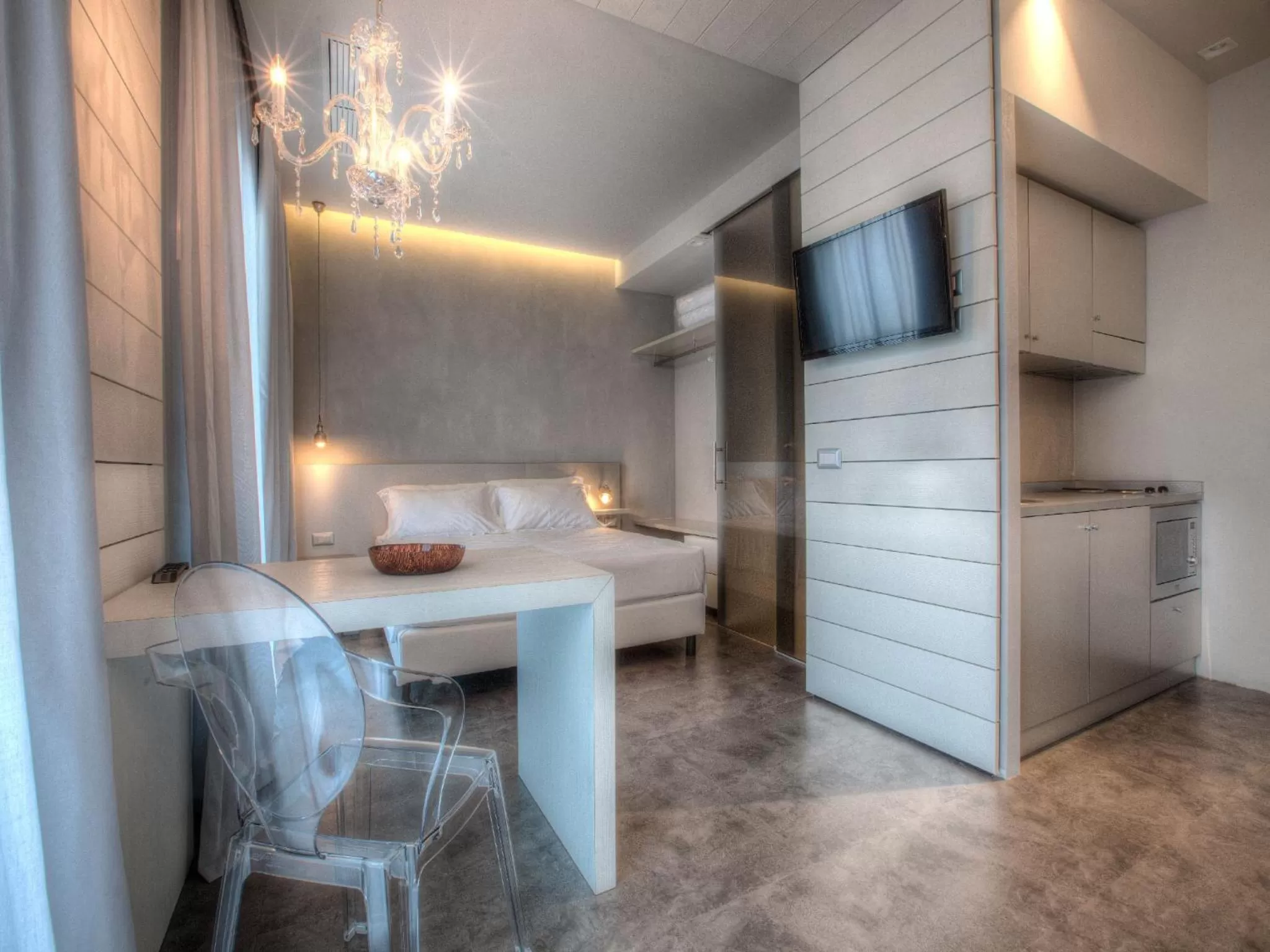 Kitchen or kitchenette, Bed in Bell Suite Hotel