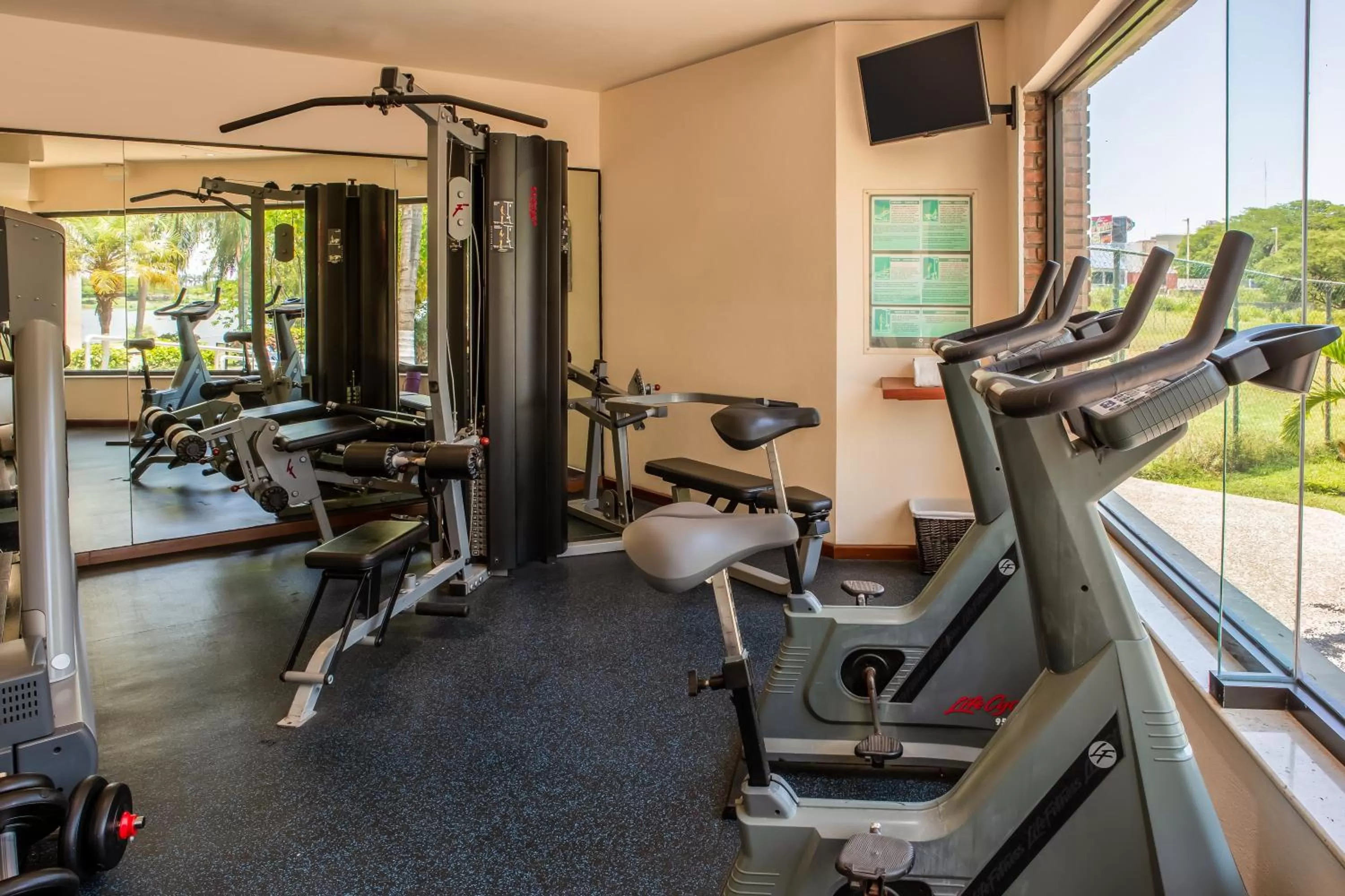 Fitness centre/facilities in Fiesta Inn Tampico