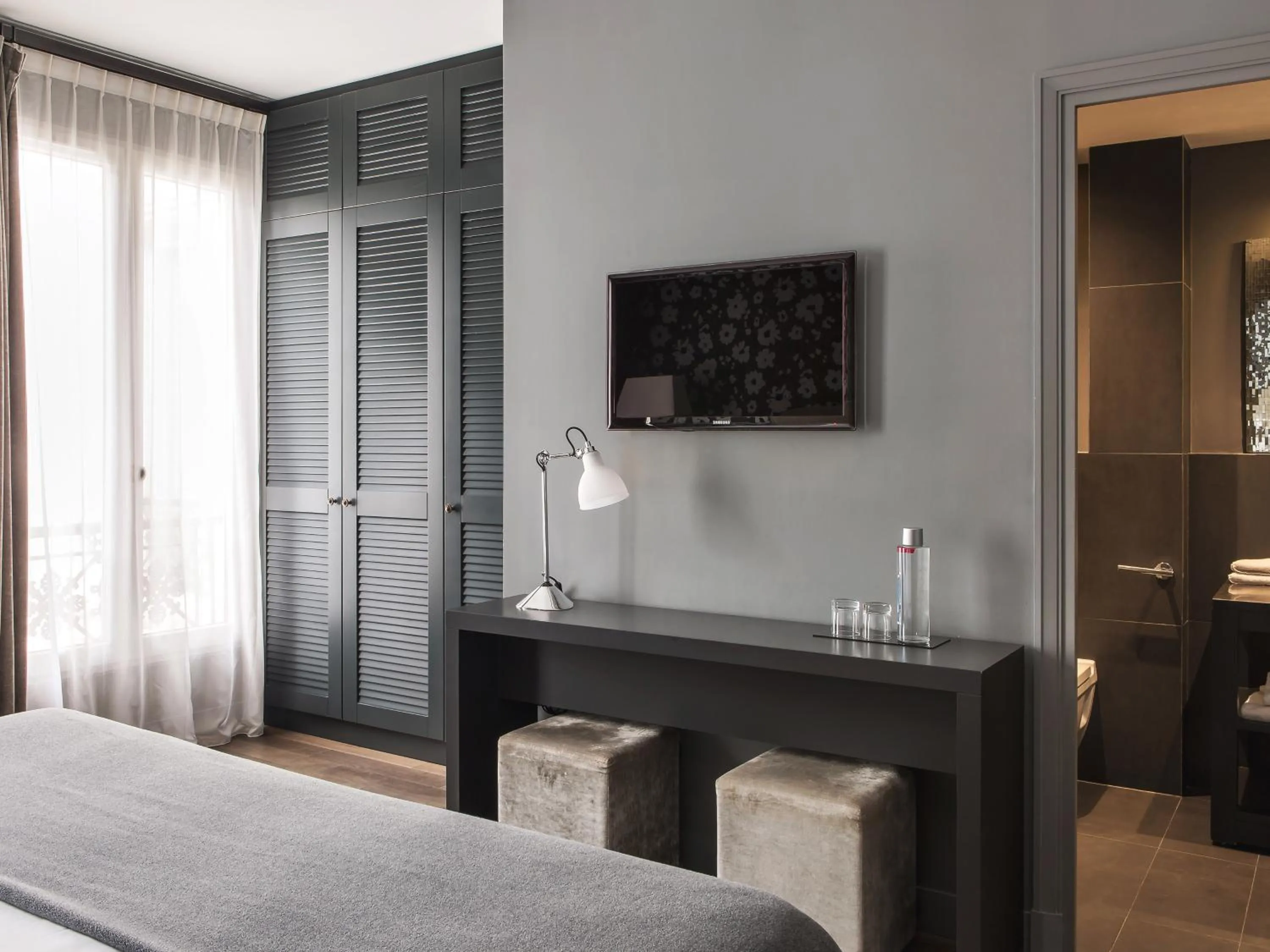 Bedroom, Bed in New Hotel Roblin