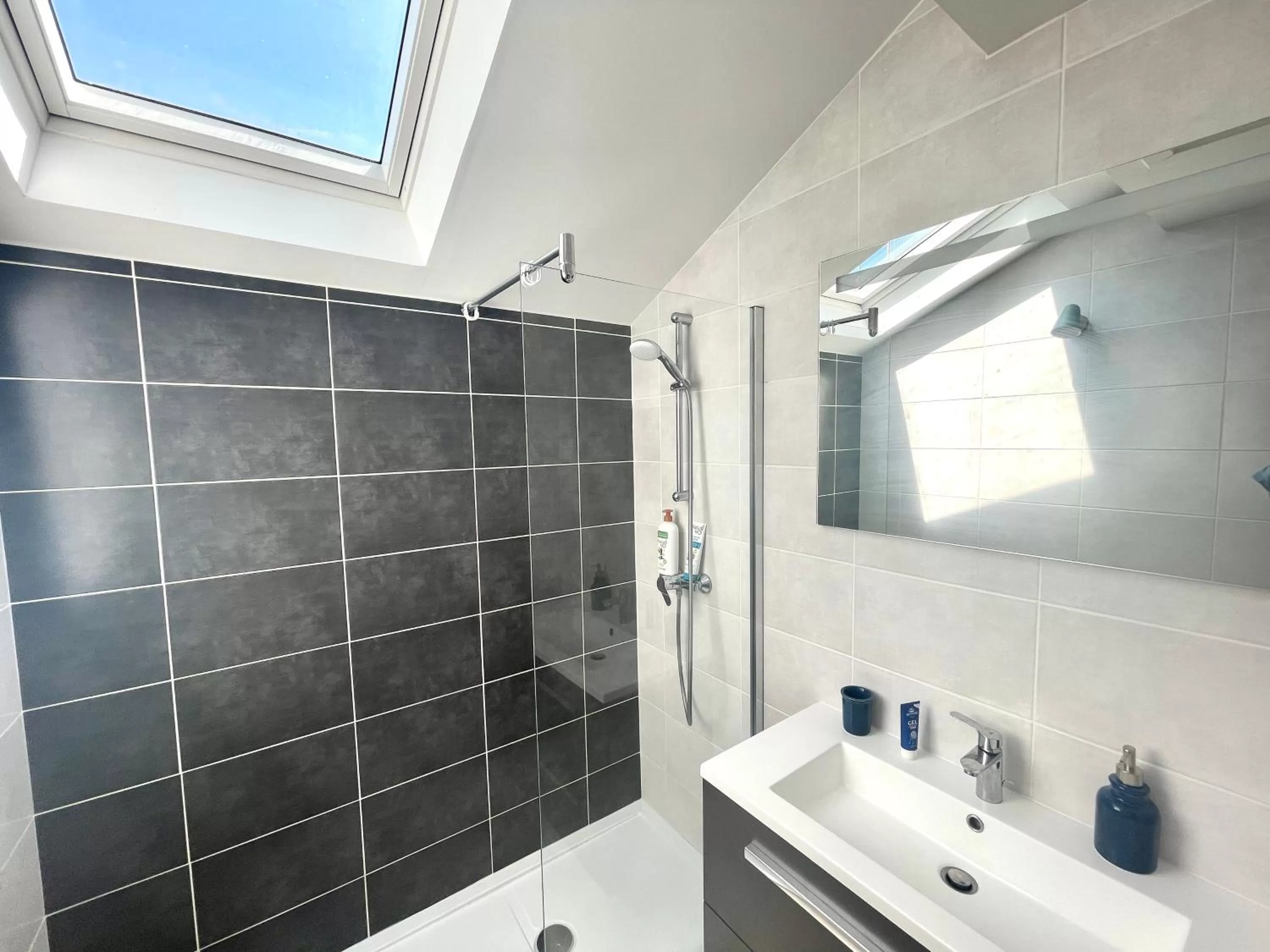 Bathroom in Dupain & Dubeurre Appart'Hôtel - Parking