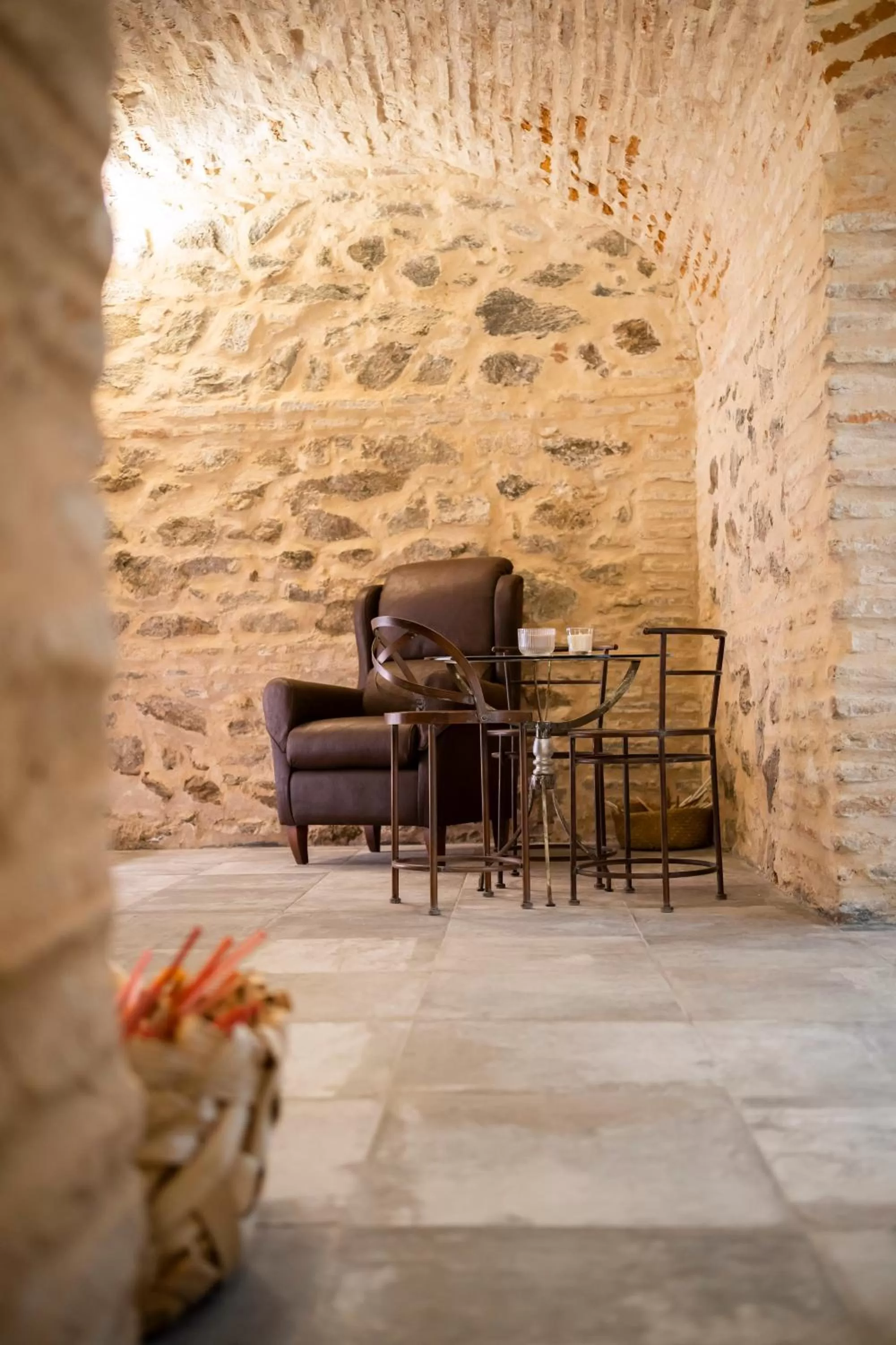 Property building in Dobo Azacanes Hostal