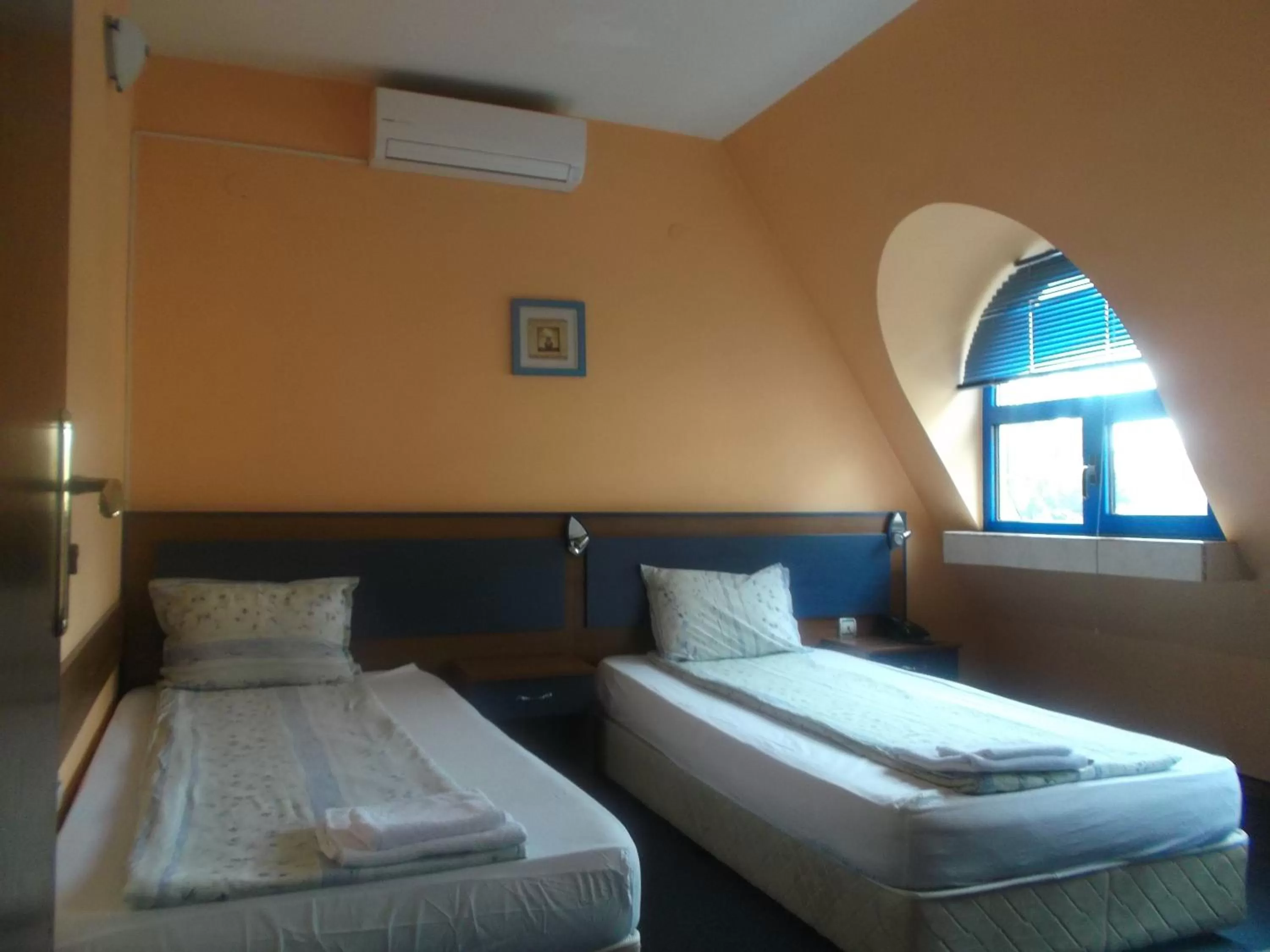 Bedroom, Bed in Fenix Family Hotel