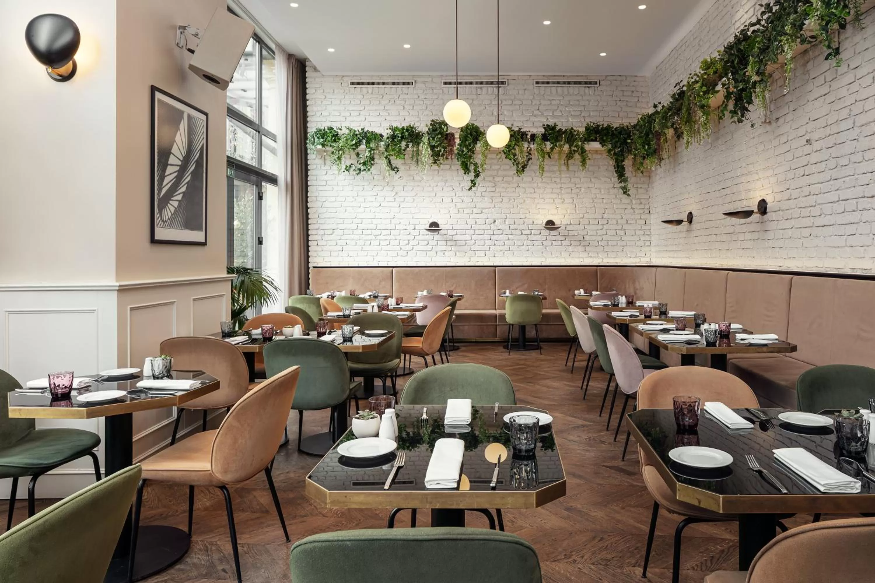 Restaurant/places to eat in Hotel KINGS COURT