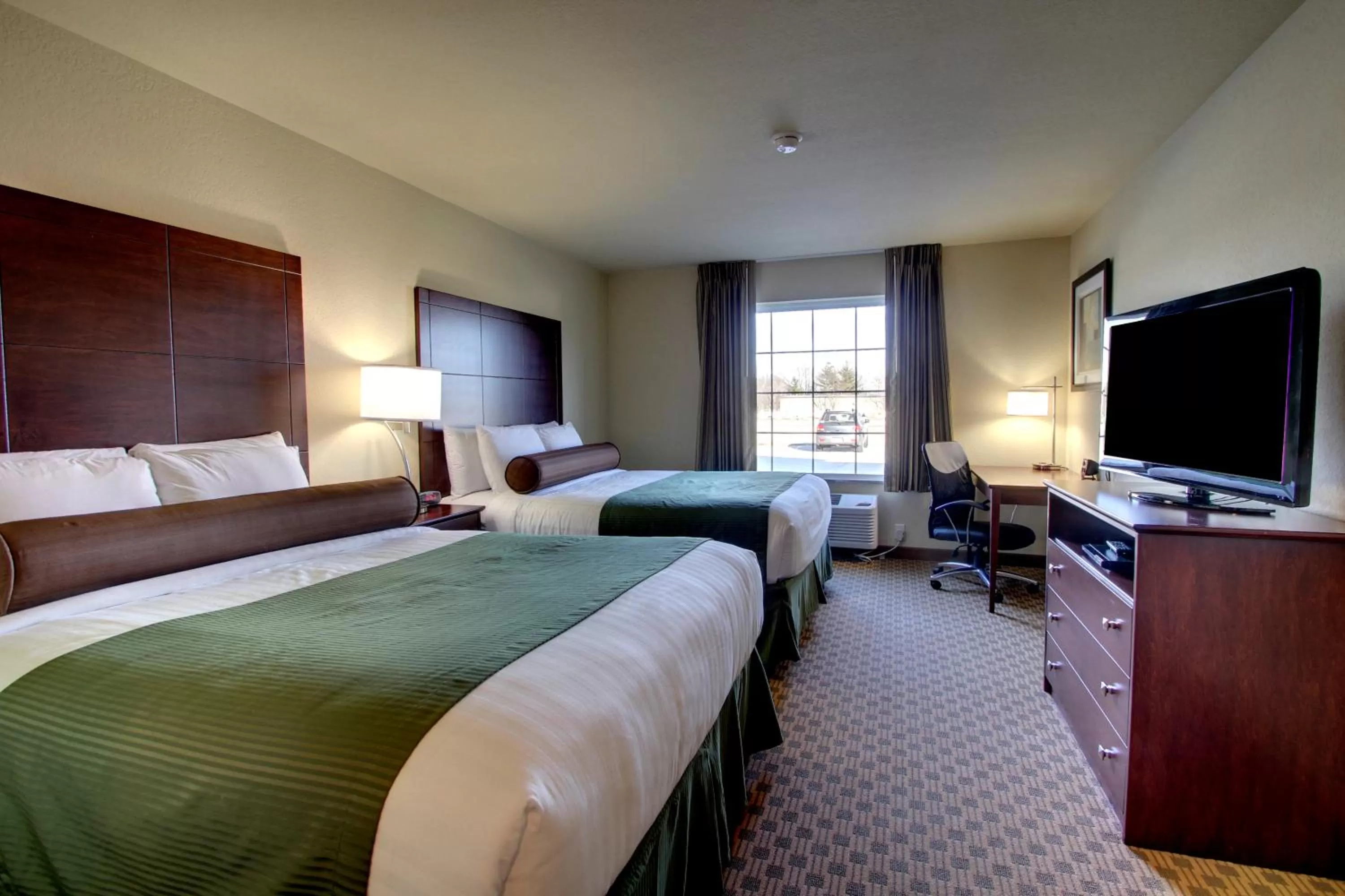 Bed in Cobblestone Hotel & Suites - Newton