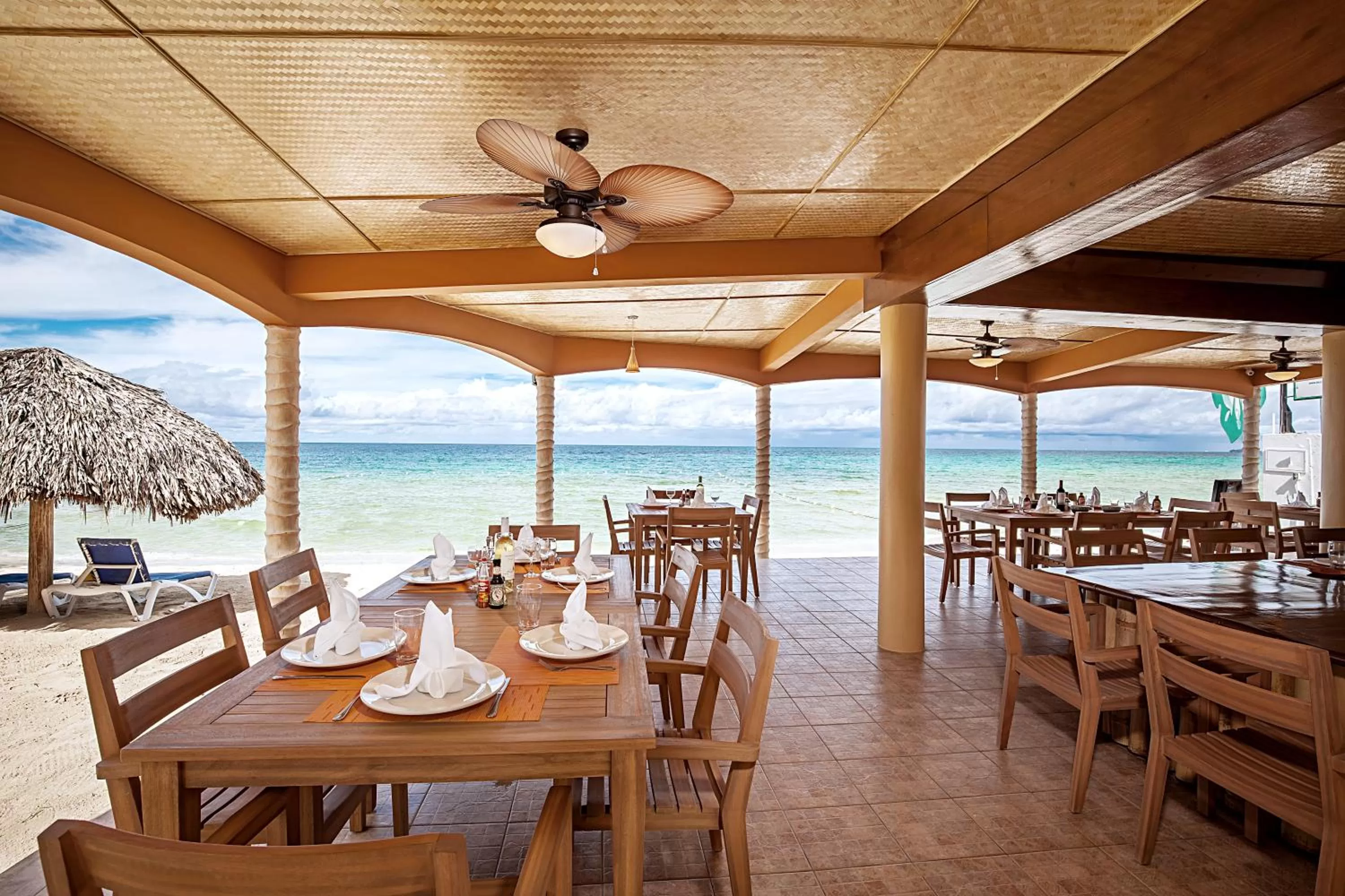 Restaurant/places to eat in Beach House Condos, Negril