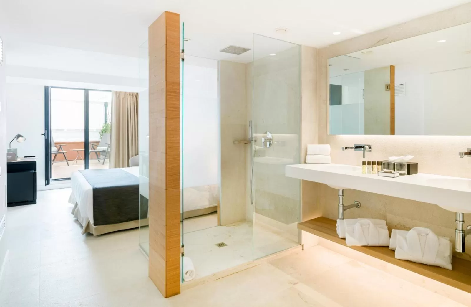 Photo of the whole room in Nakar Hotel