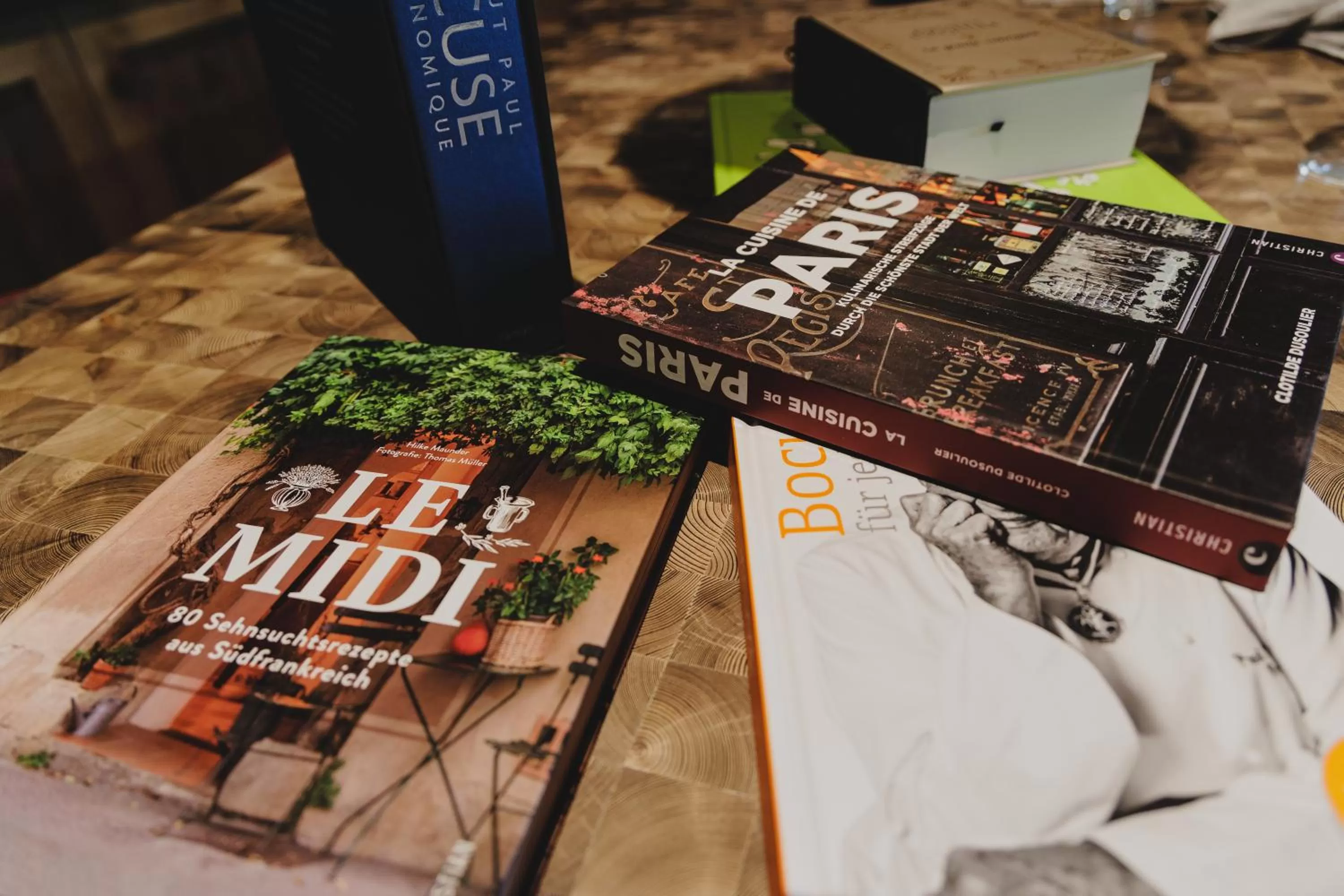 Restaurant/places to eat in Factory Hotel