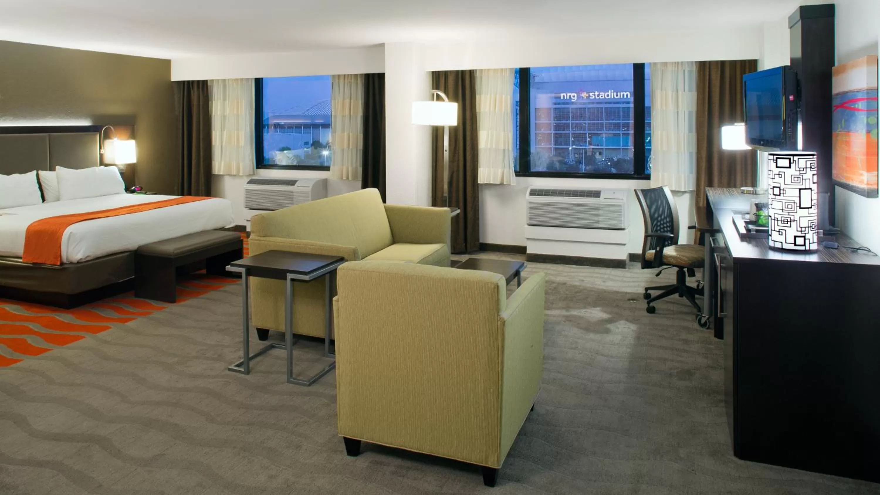 Photo of the whole room, Bed in Holiday Inn Houston S - NRG Area - Med Ctr by IHG