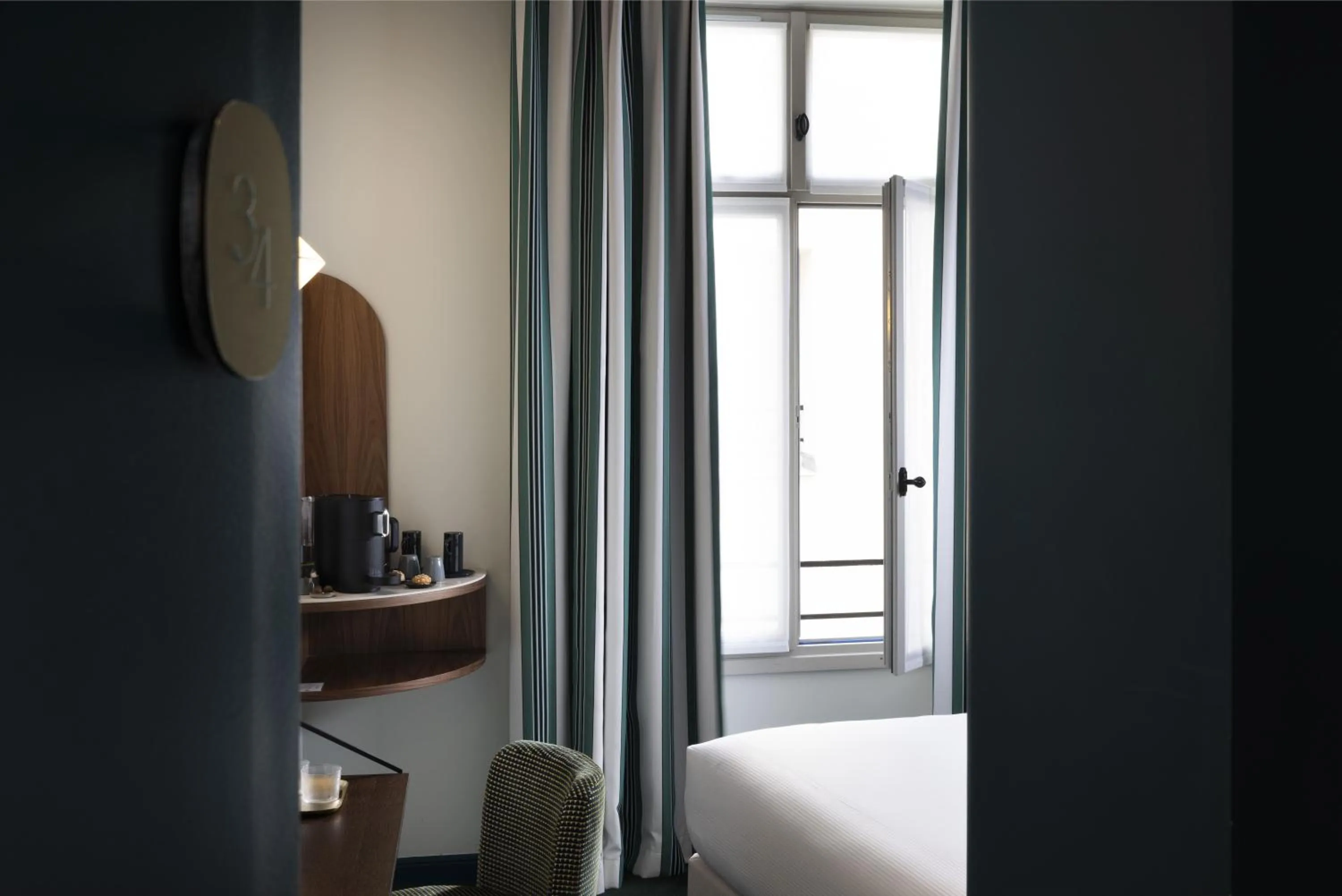 Bed in Hotel L de Lutece - Notre-Dame