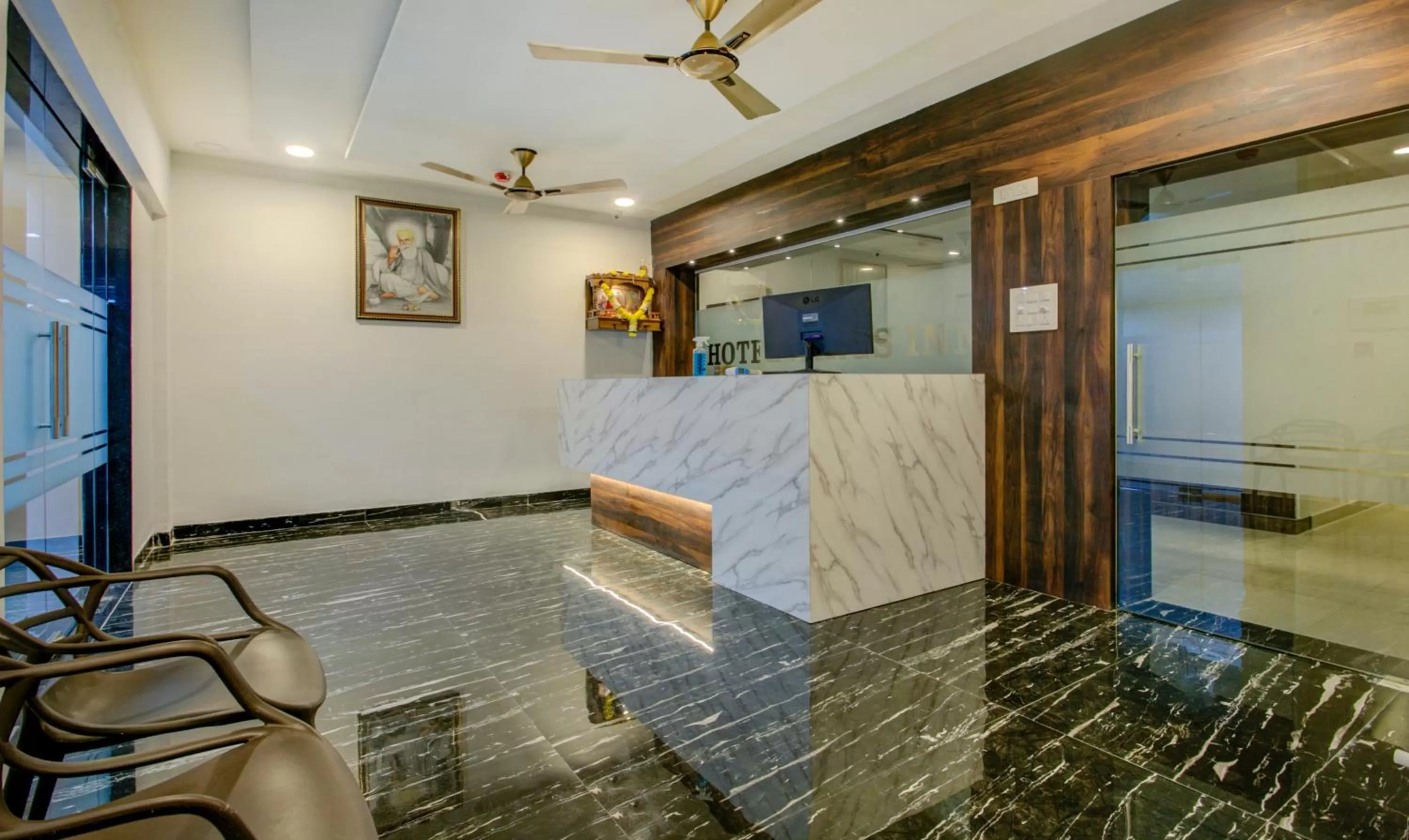 Lobby or reception in Treebo Kings Inn Vashi