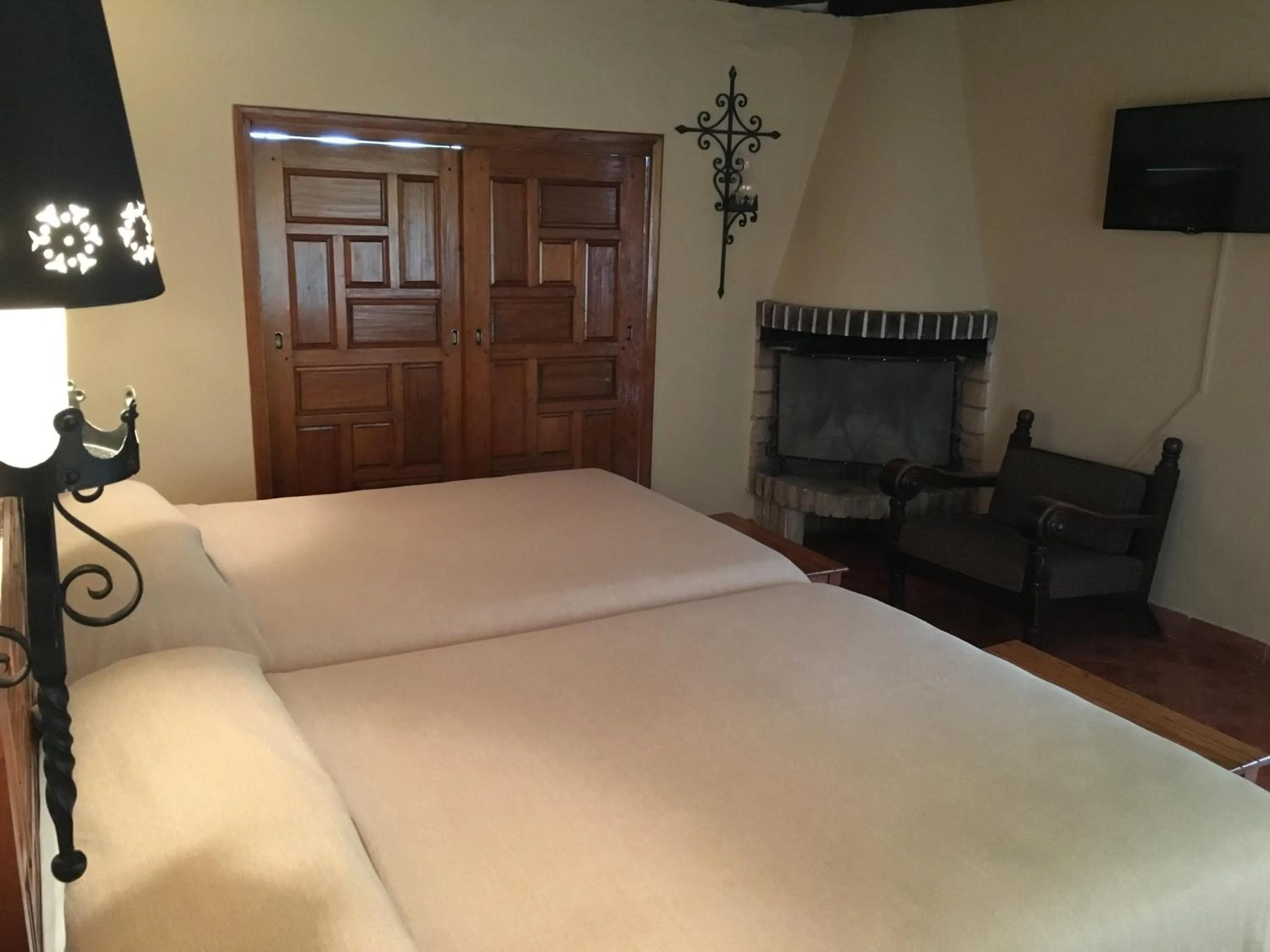 Bed in Rancho Hotel Atascadero