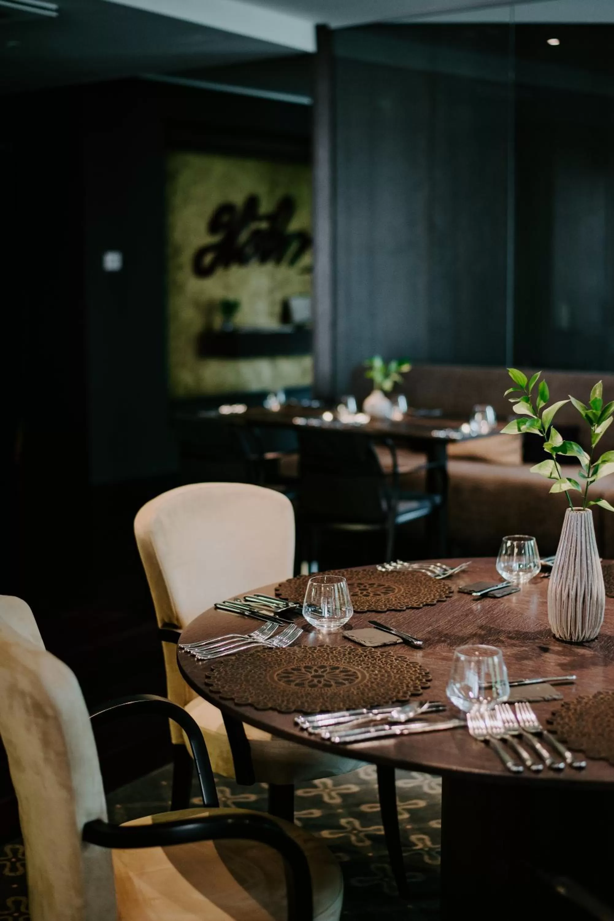 Restaurant/places to eat in Lydia Hotel