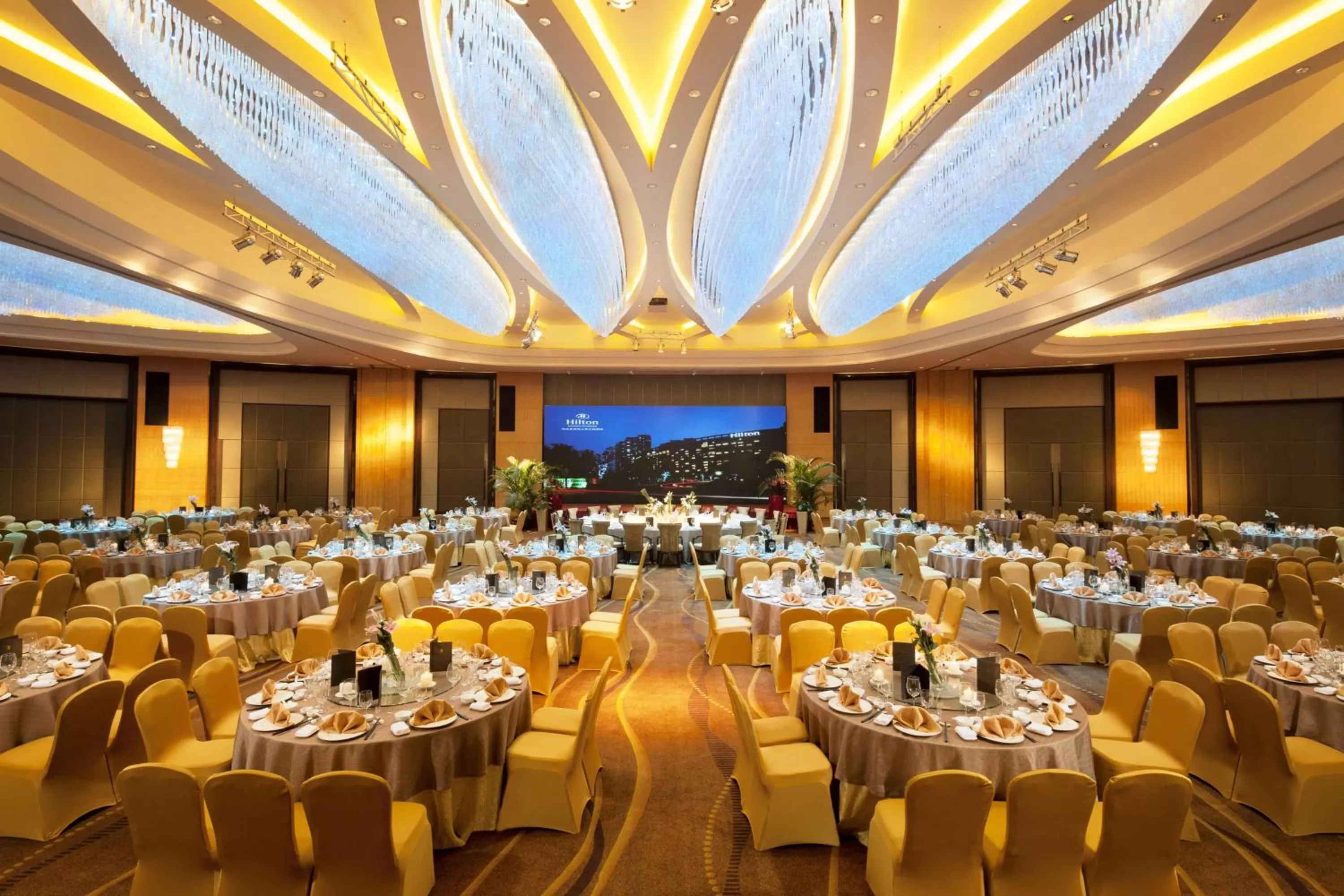 Dining area in Hilton Nanjing Riverside