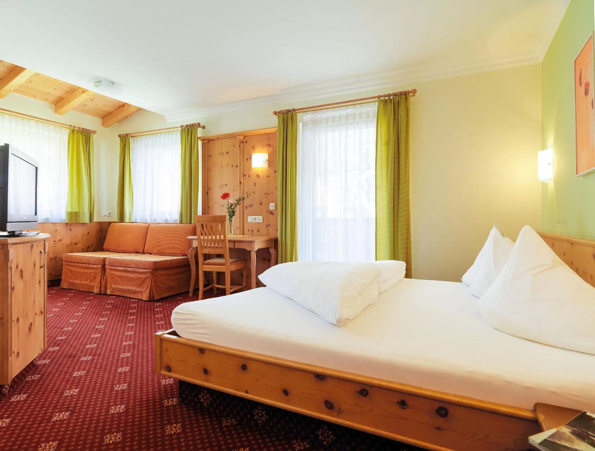 Photo of the whole room, Bed in Hotel Enzian