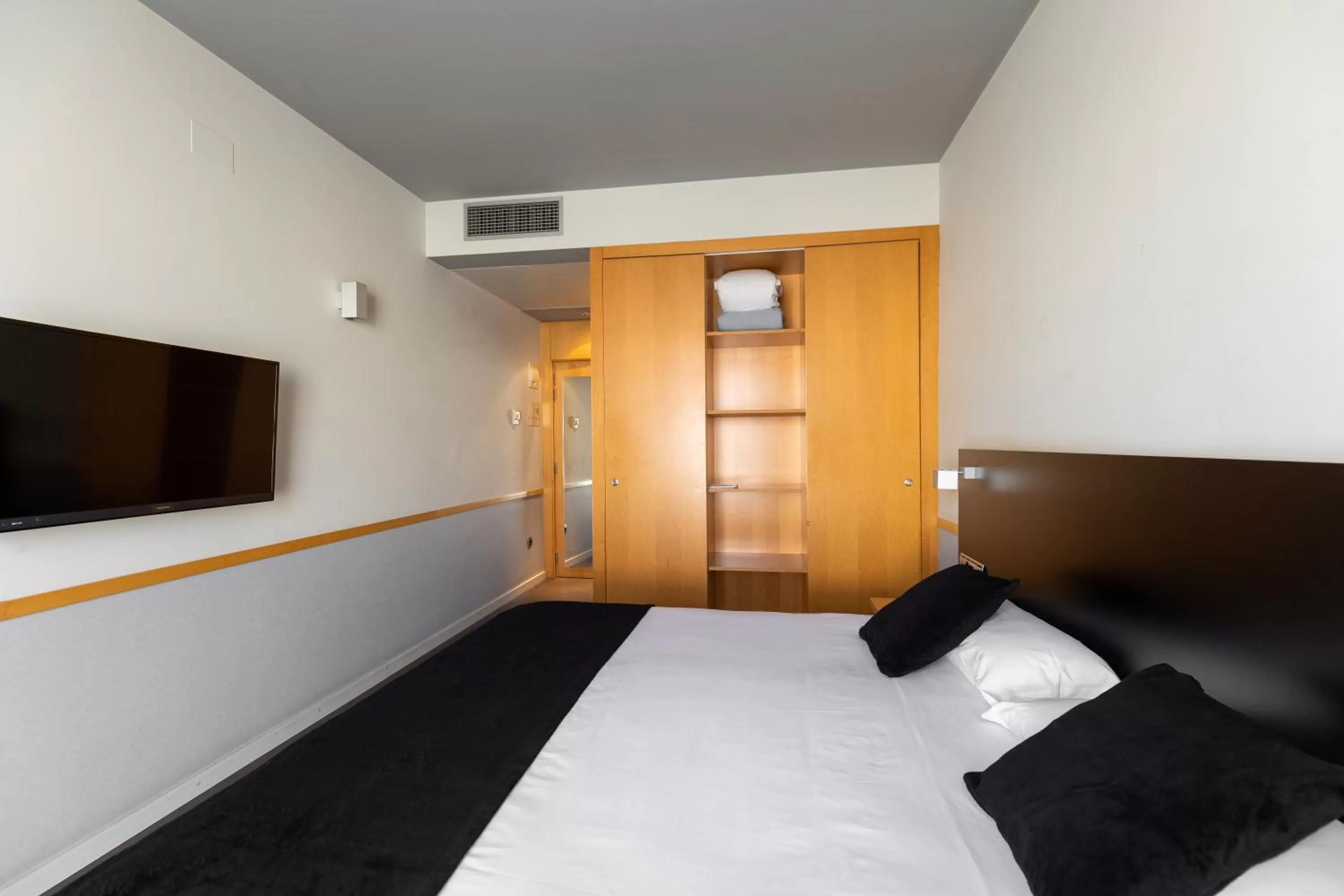 Photo of the whole room, Bed in Onix Liceo