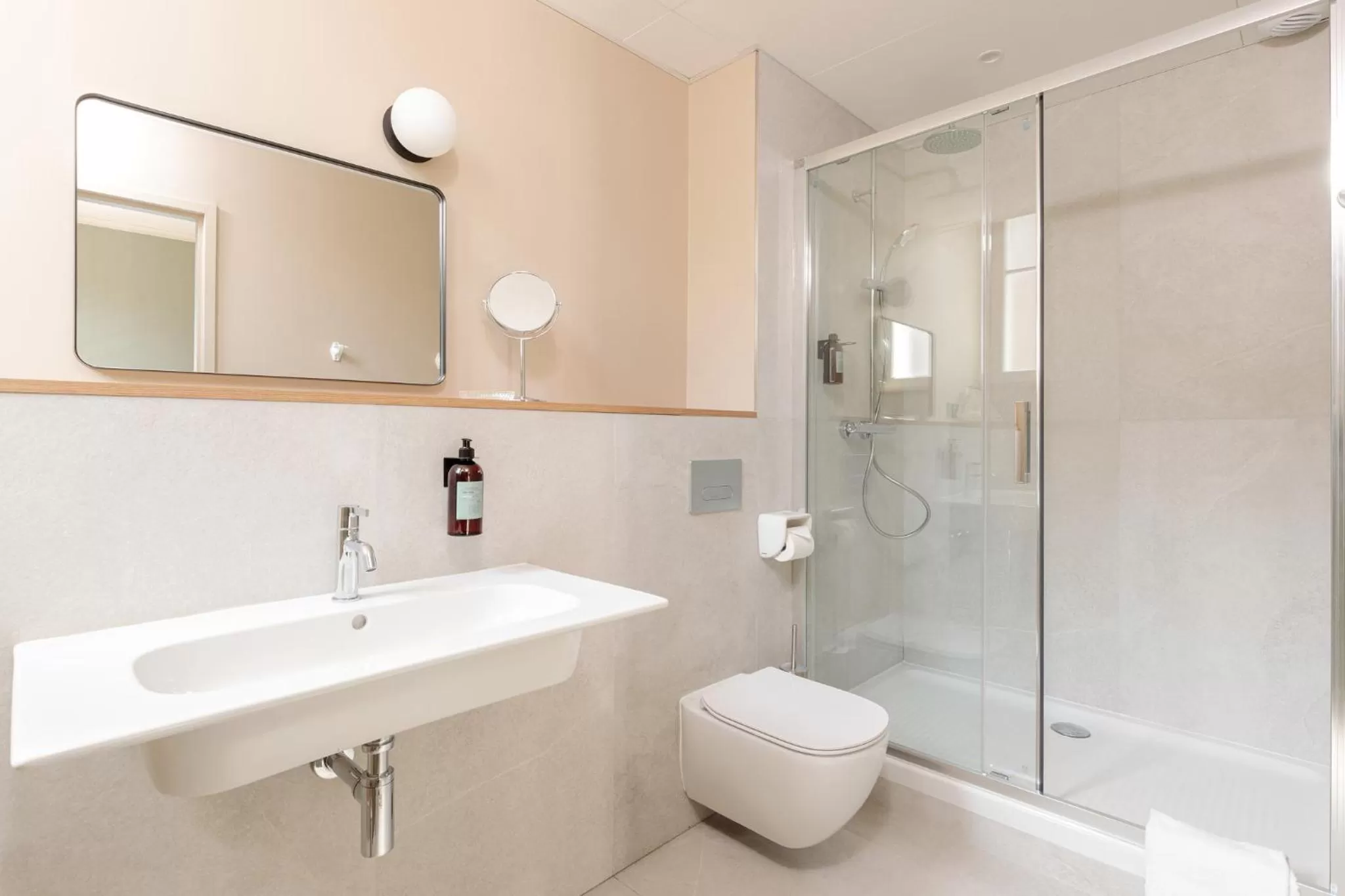 Bathroom in Gogaille - Fernand Rabier - accès autonome