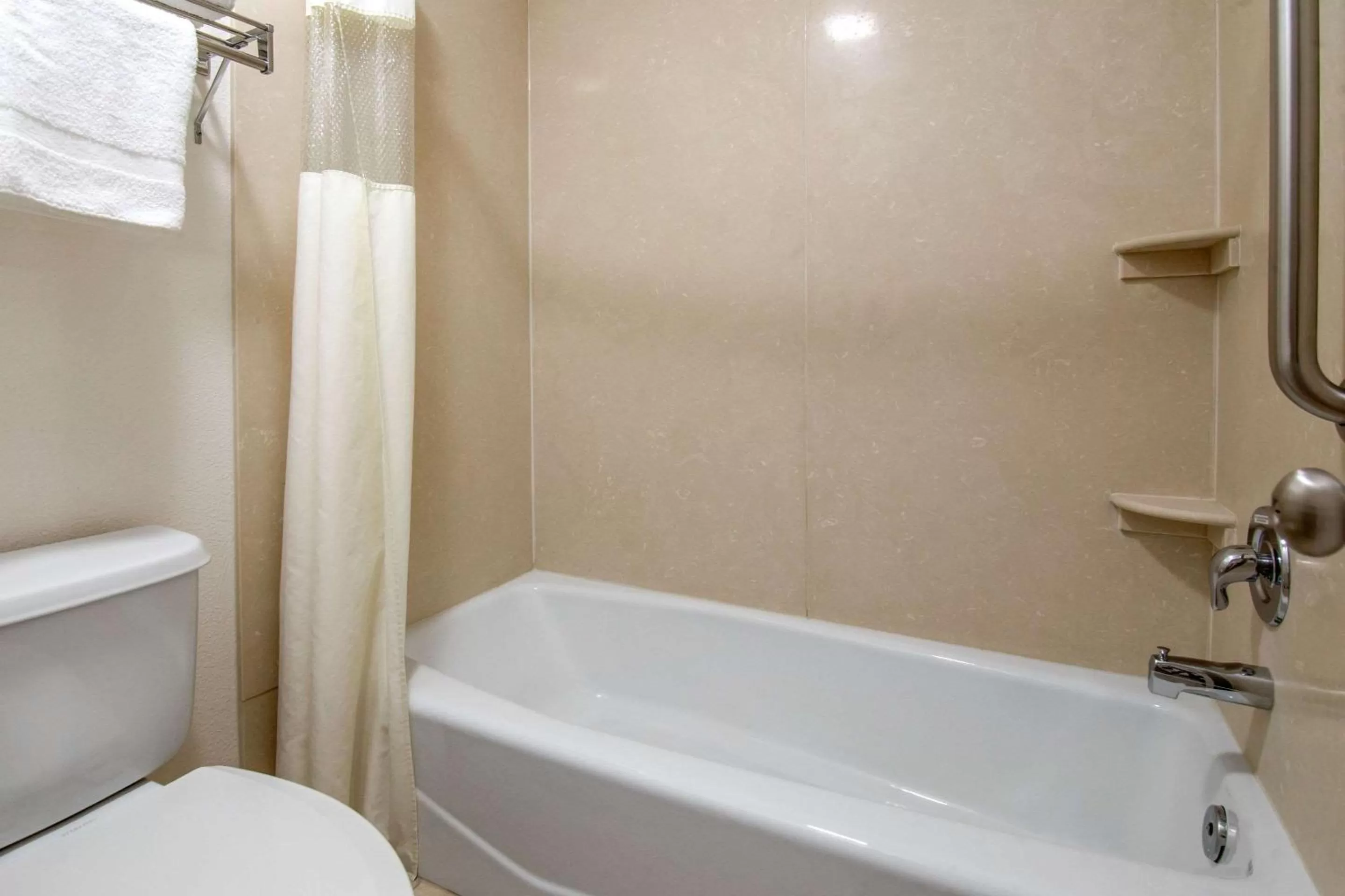 Bedroom in Rodeway Inn Adelanto US 395