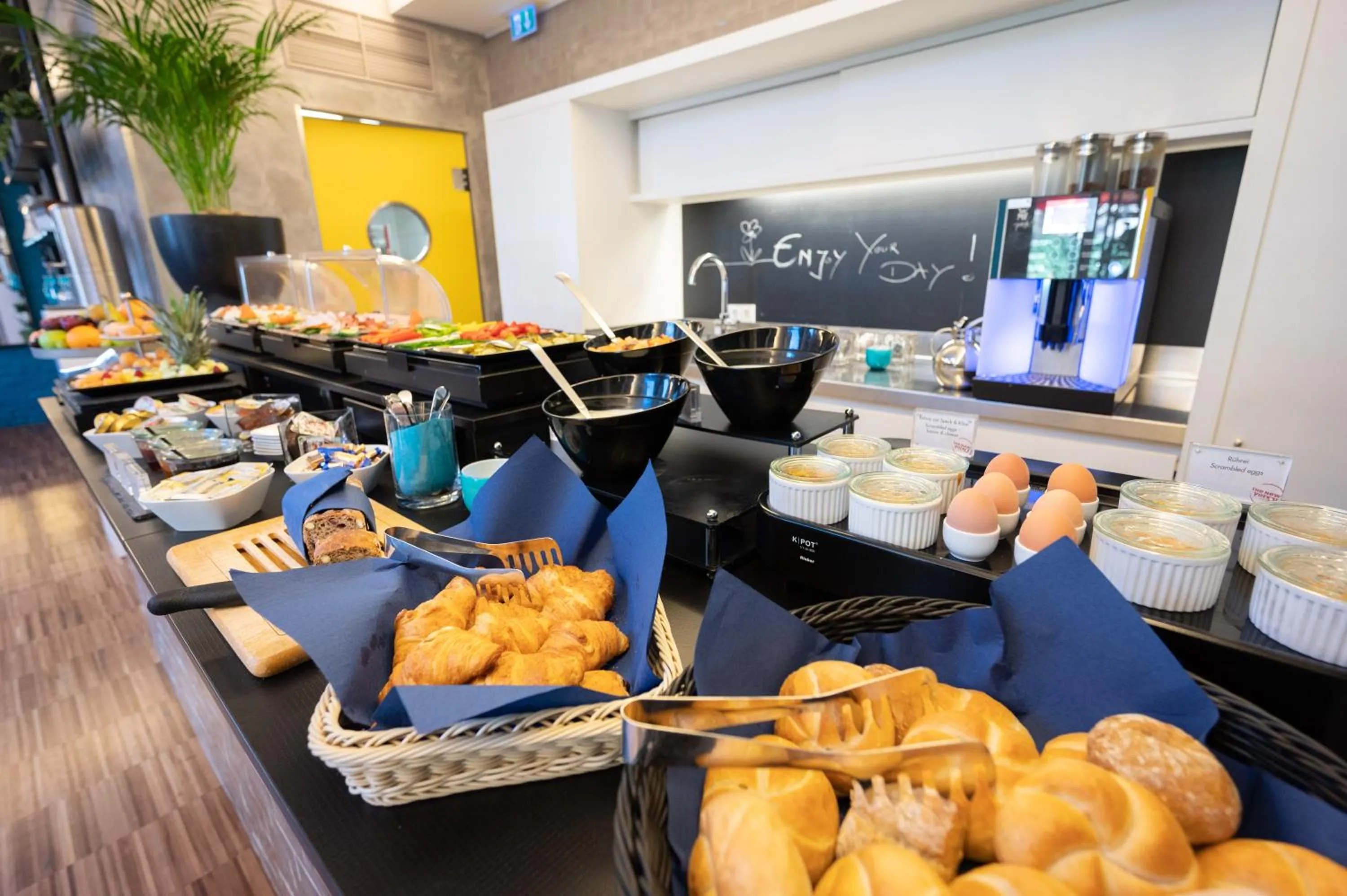 Breakfast in The New Yorker Hotel Köln-Messe