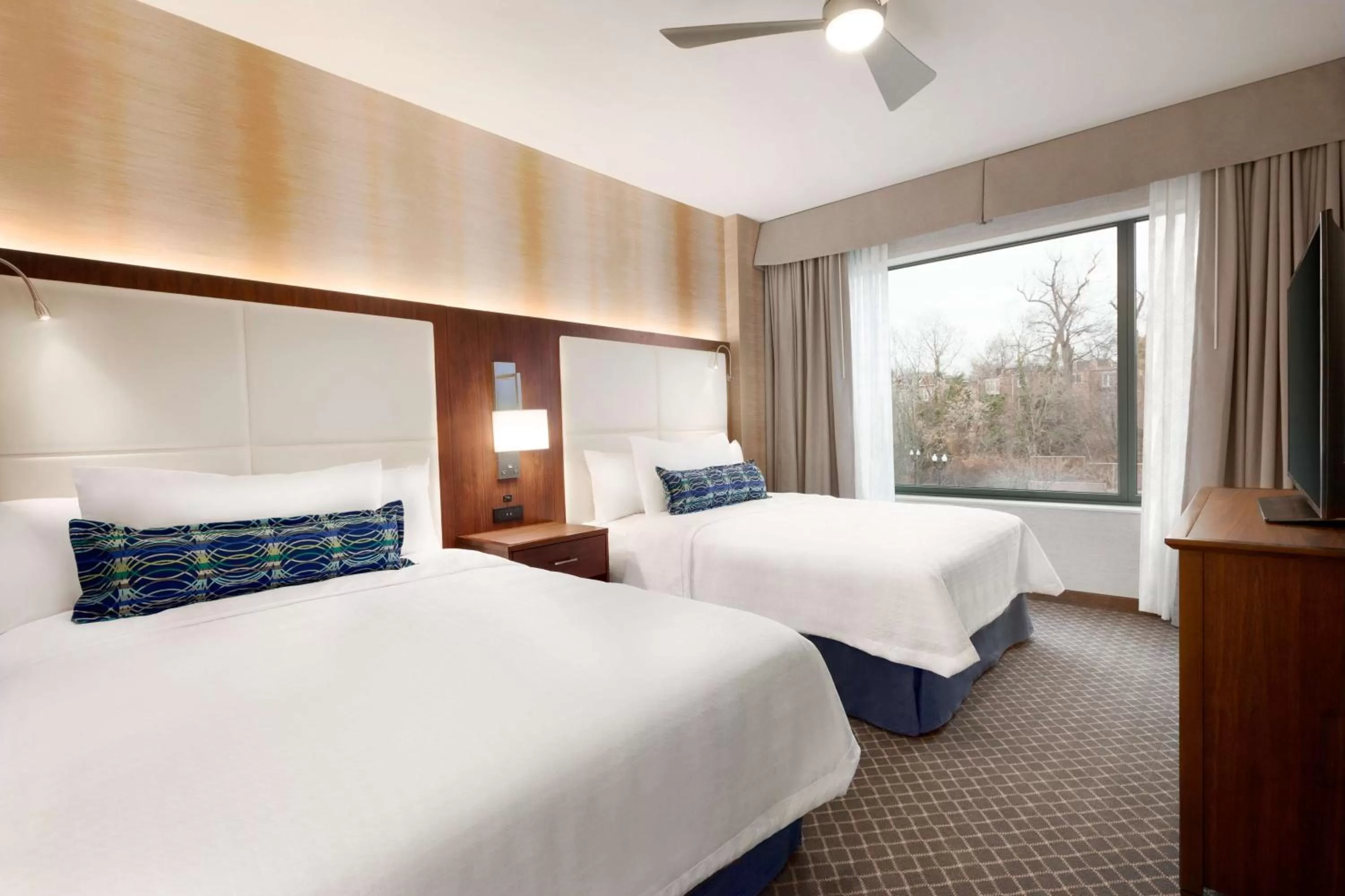 Bed in Homewood Suites By Hilton Arlington Rosslyn Key Bridge