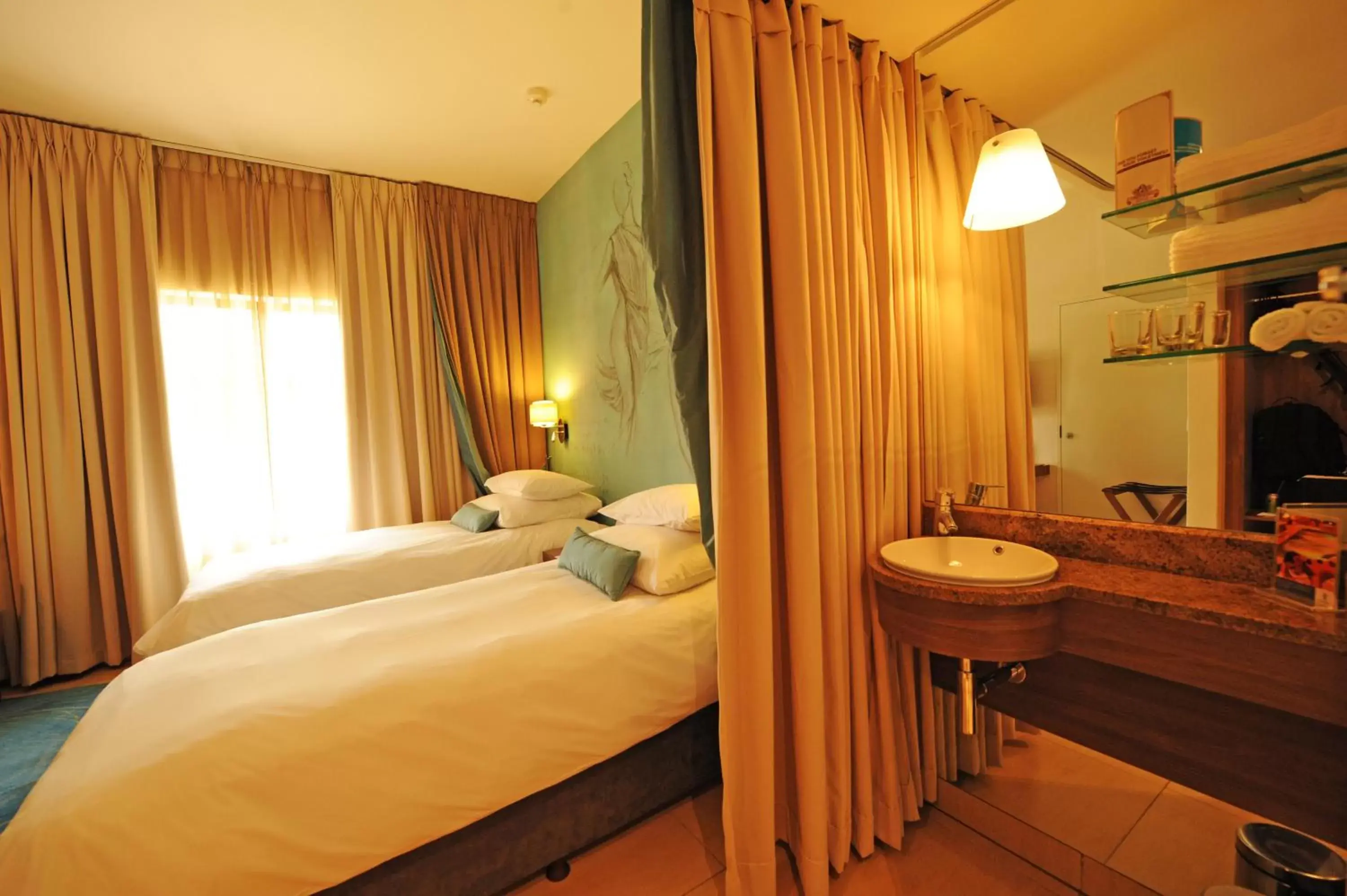 Classic Twin Room - single occupancy in Metcourt at Emperors Palace Classic Twin Room - single occupancy in Metcourt at Emperors Palace