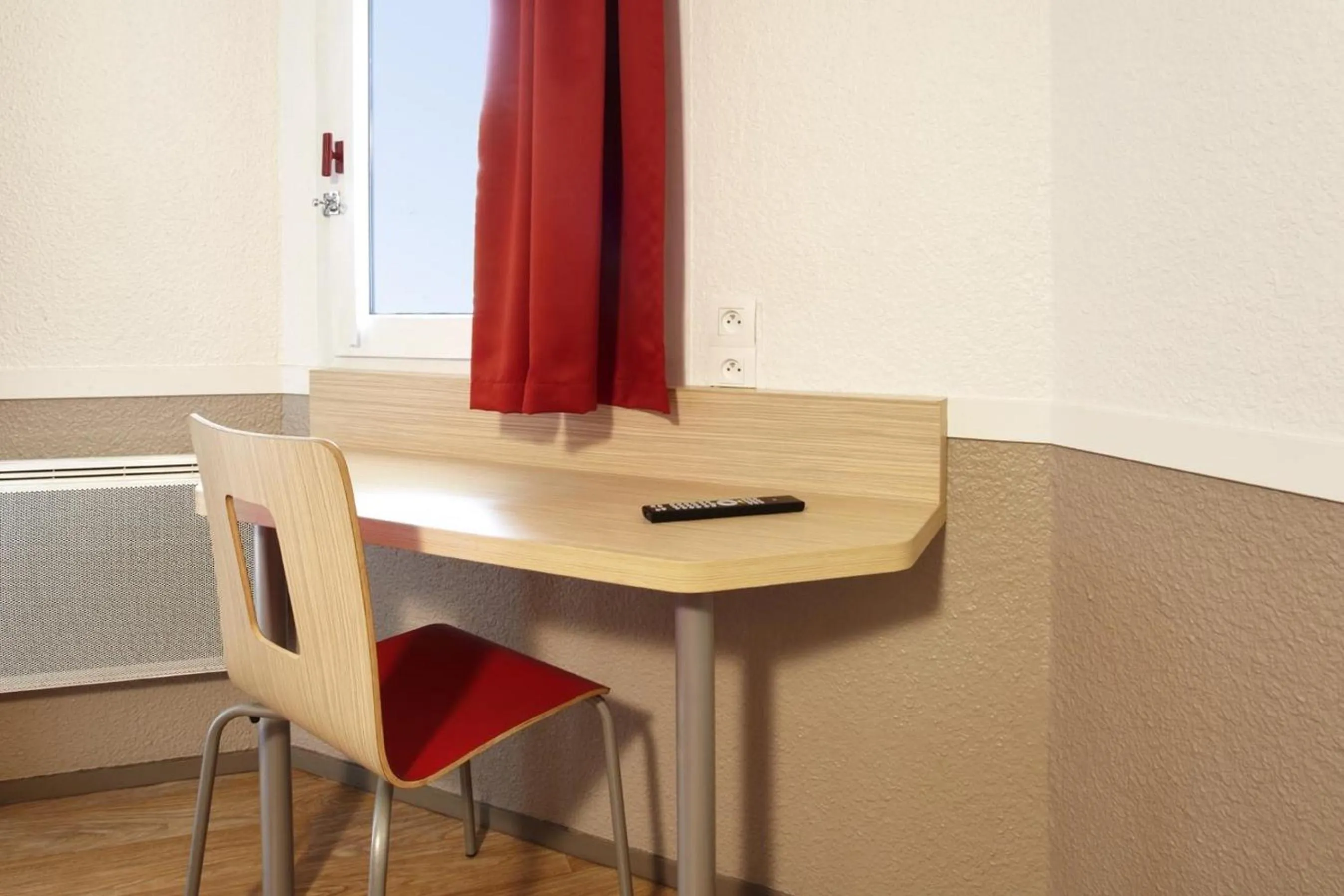 TV and multimedia in Premiere Classe Avignon Courtine Gare TGV